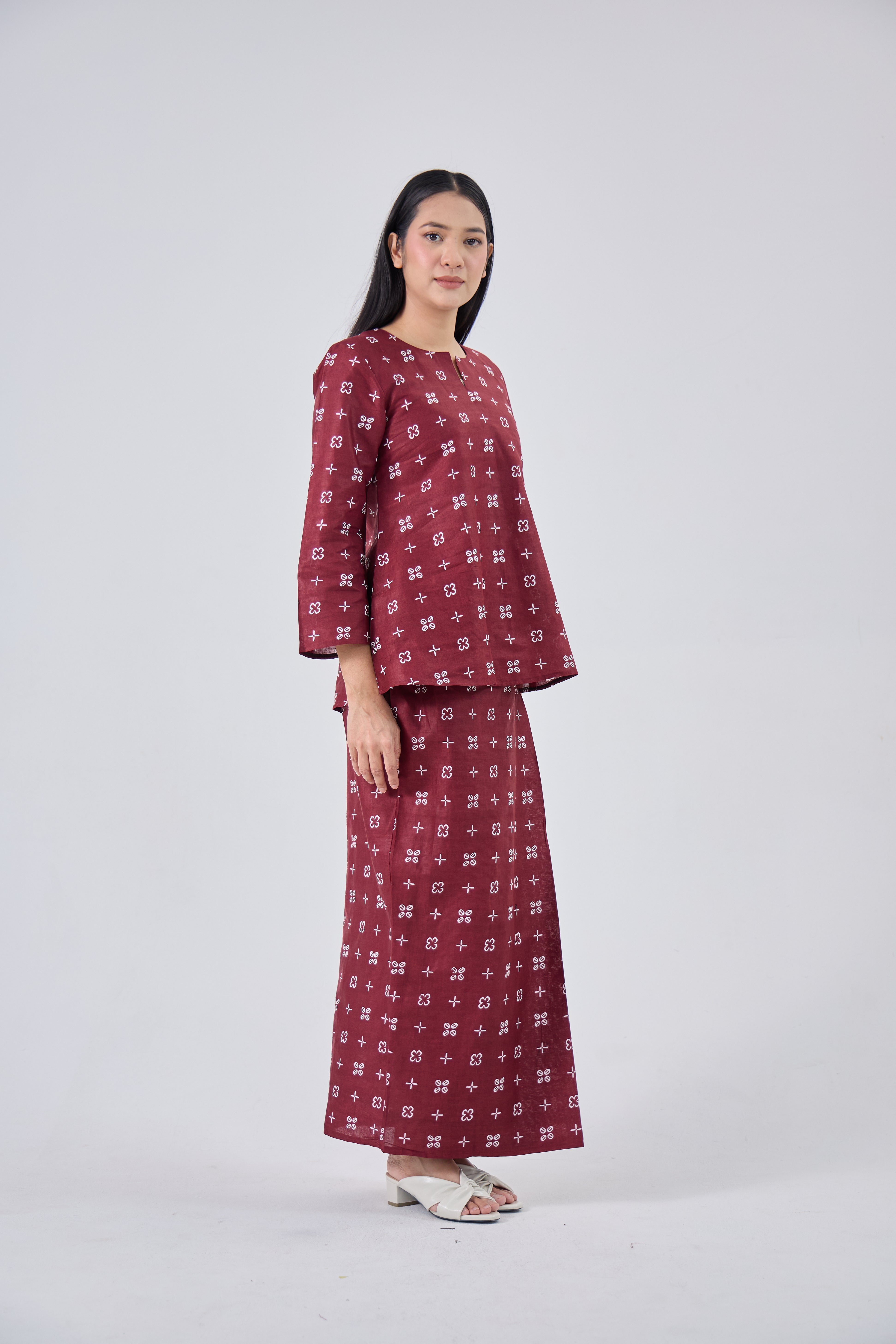 Murni in Maroon