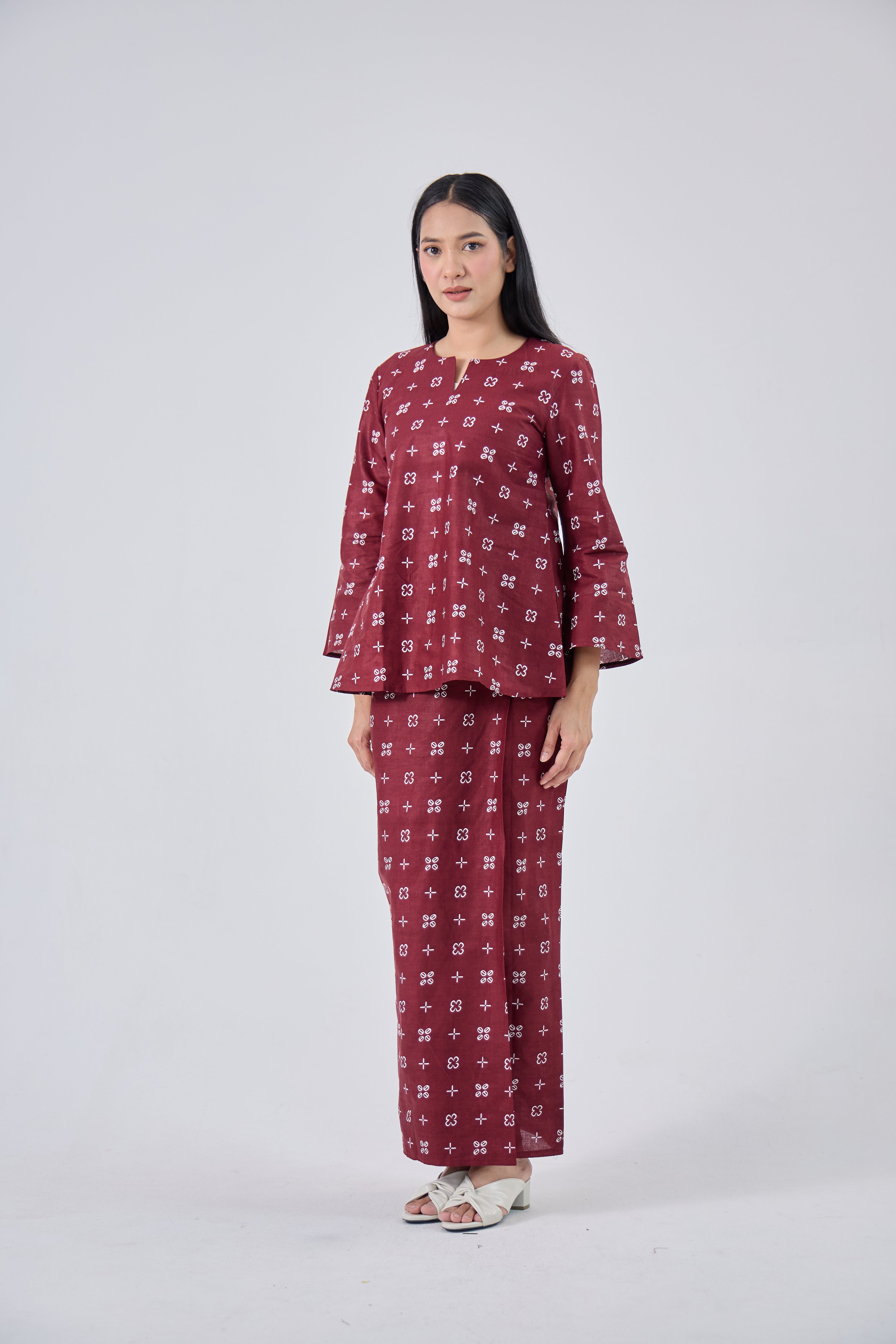 Murni in Maroon