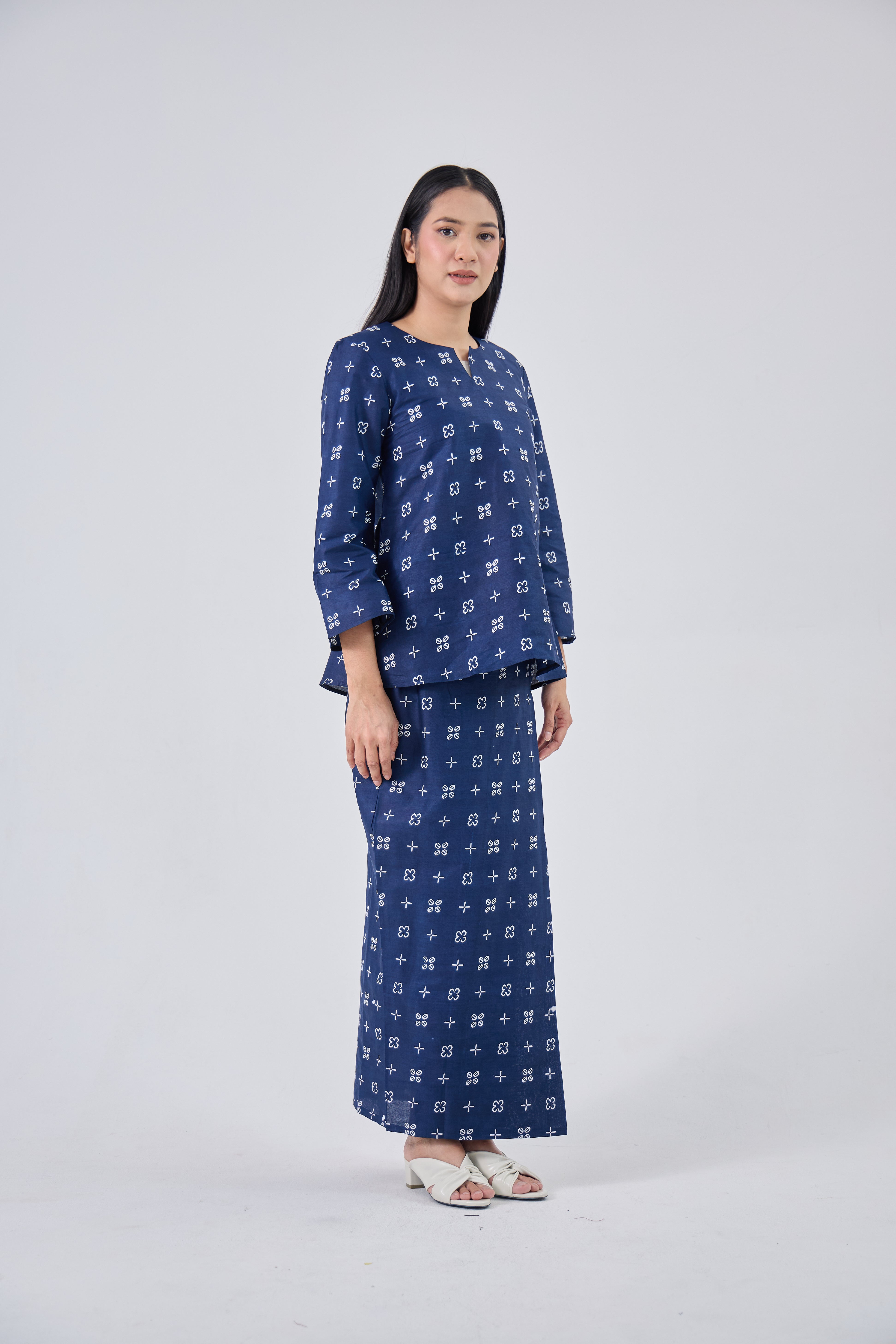 Murni in Blue