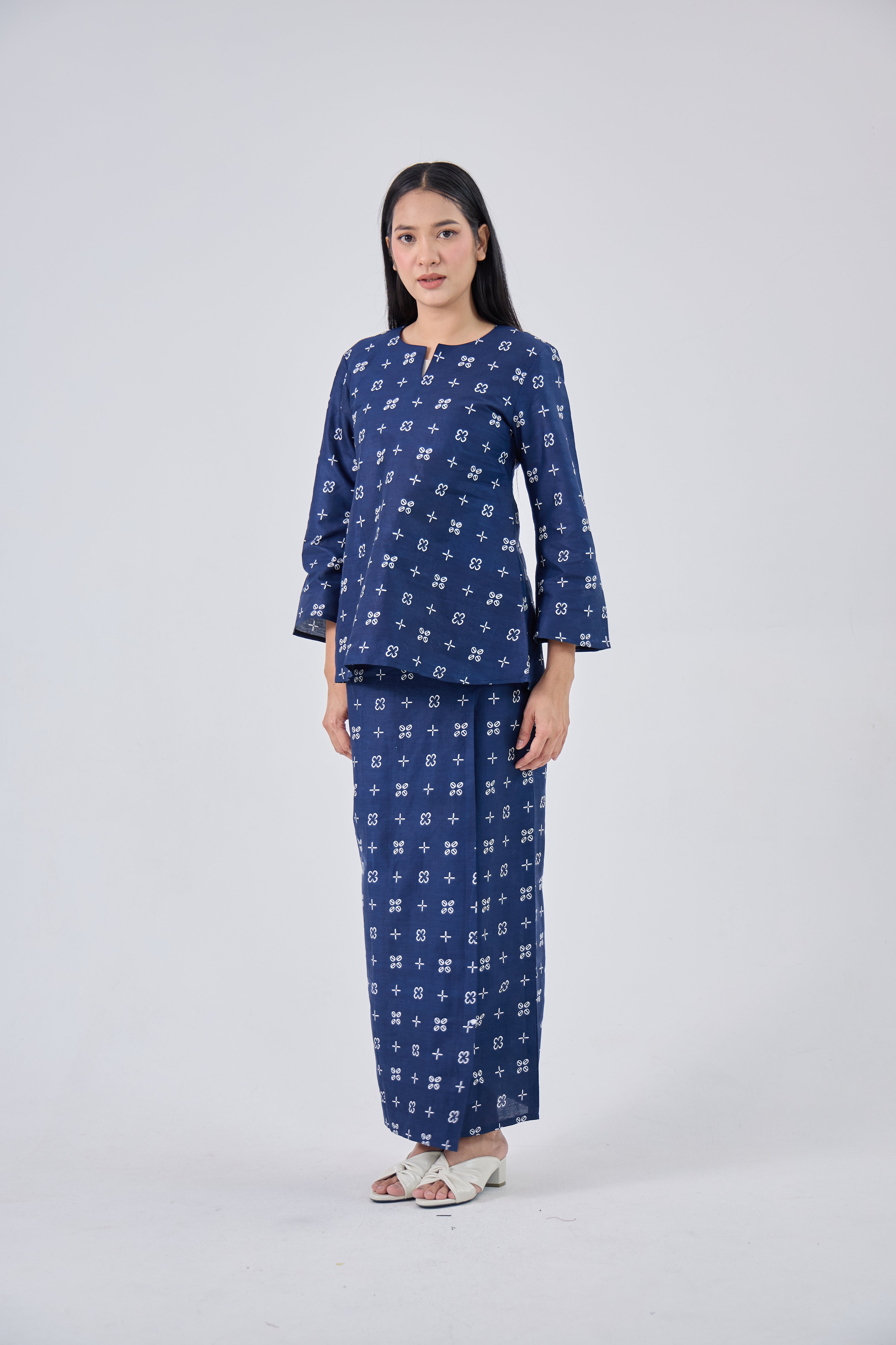 Murni in Blue
