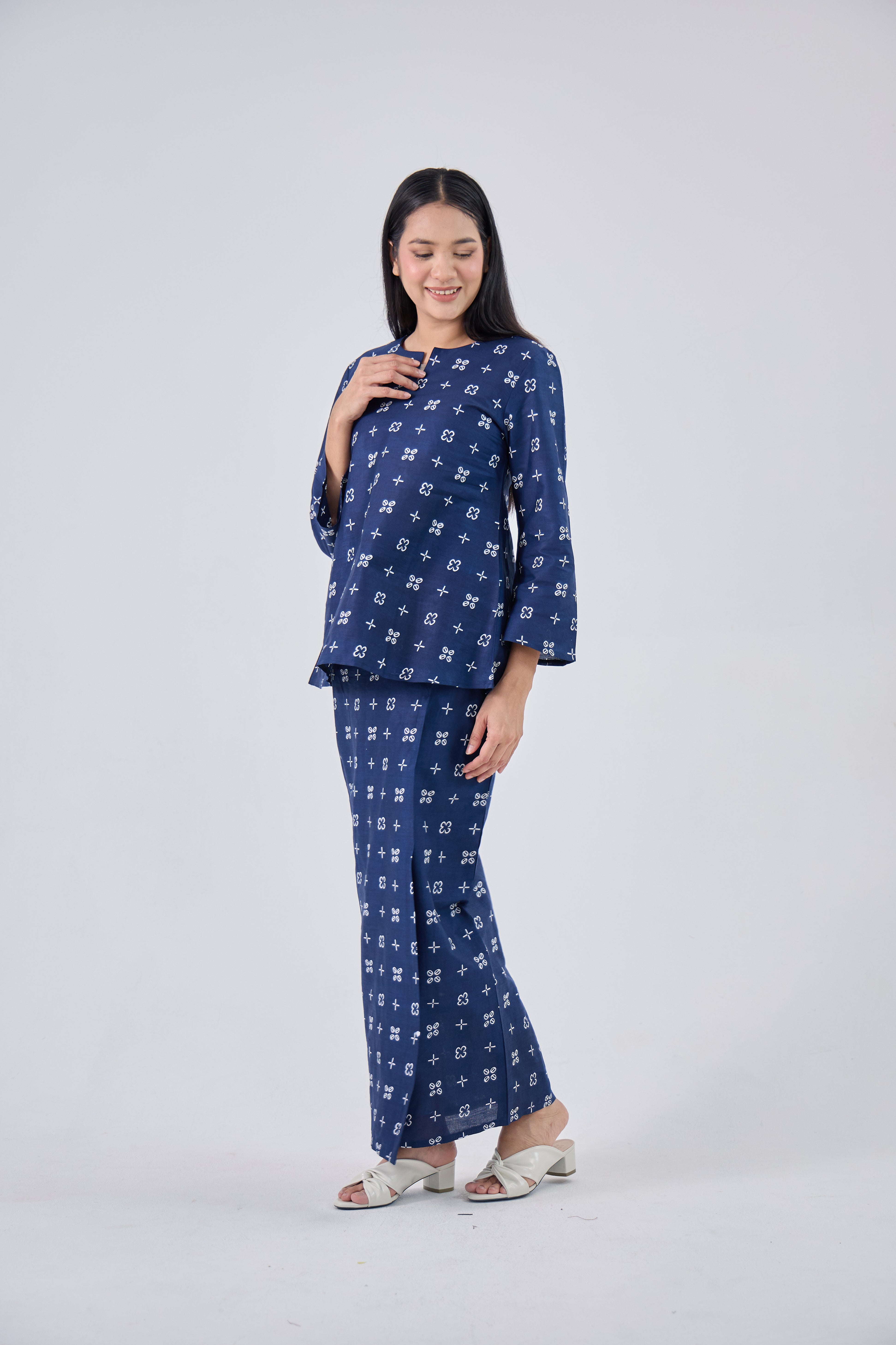 Murni in Blue