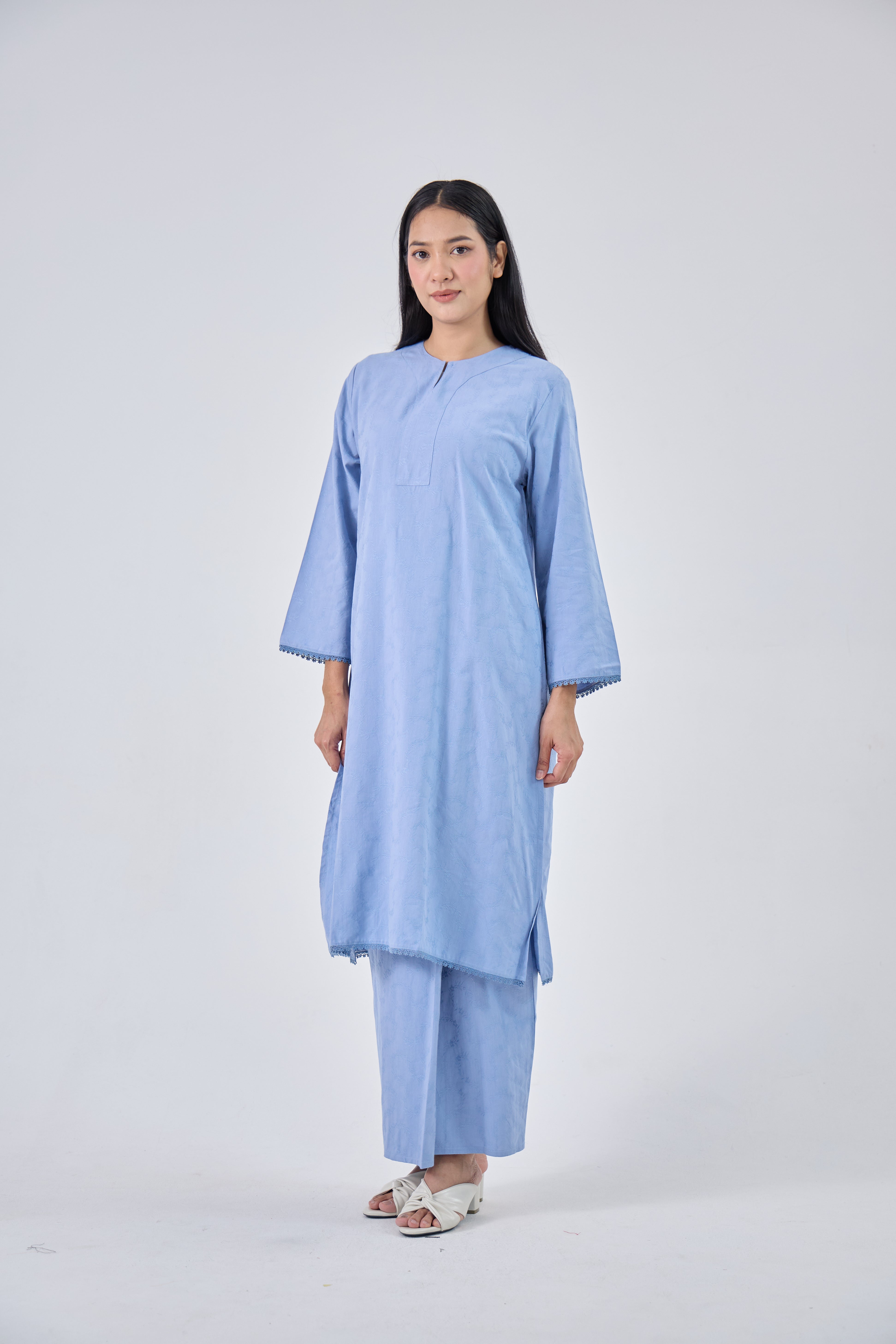 Liana in Blue