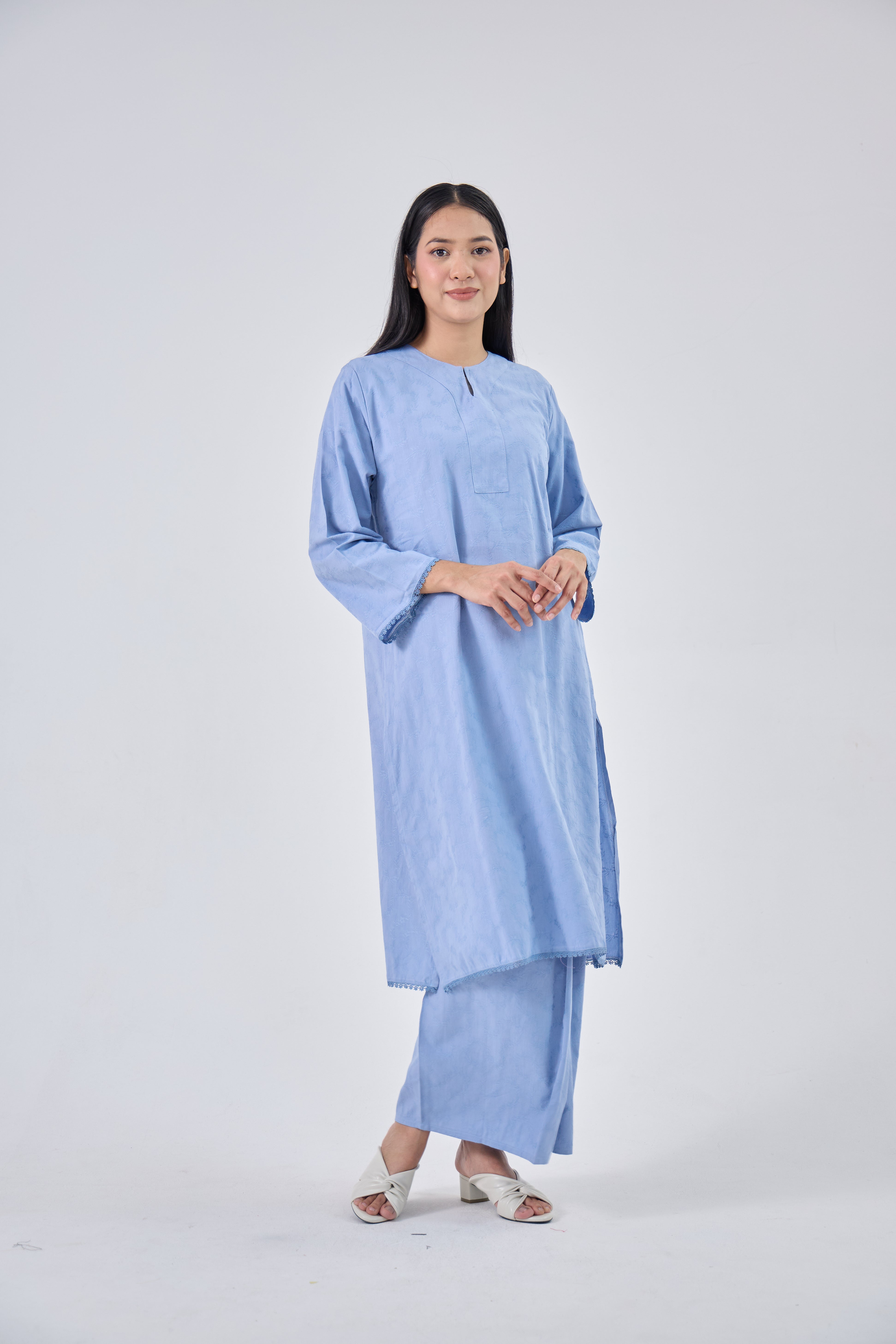 Liana in Blue