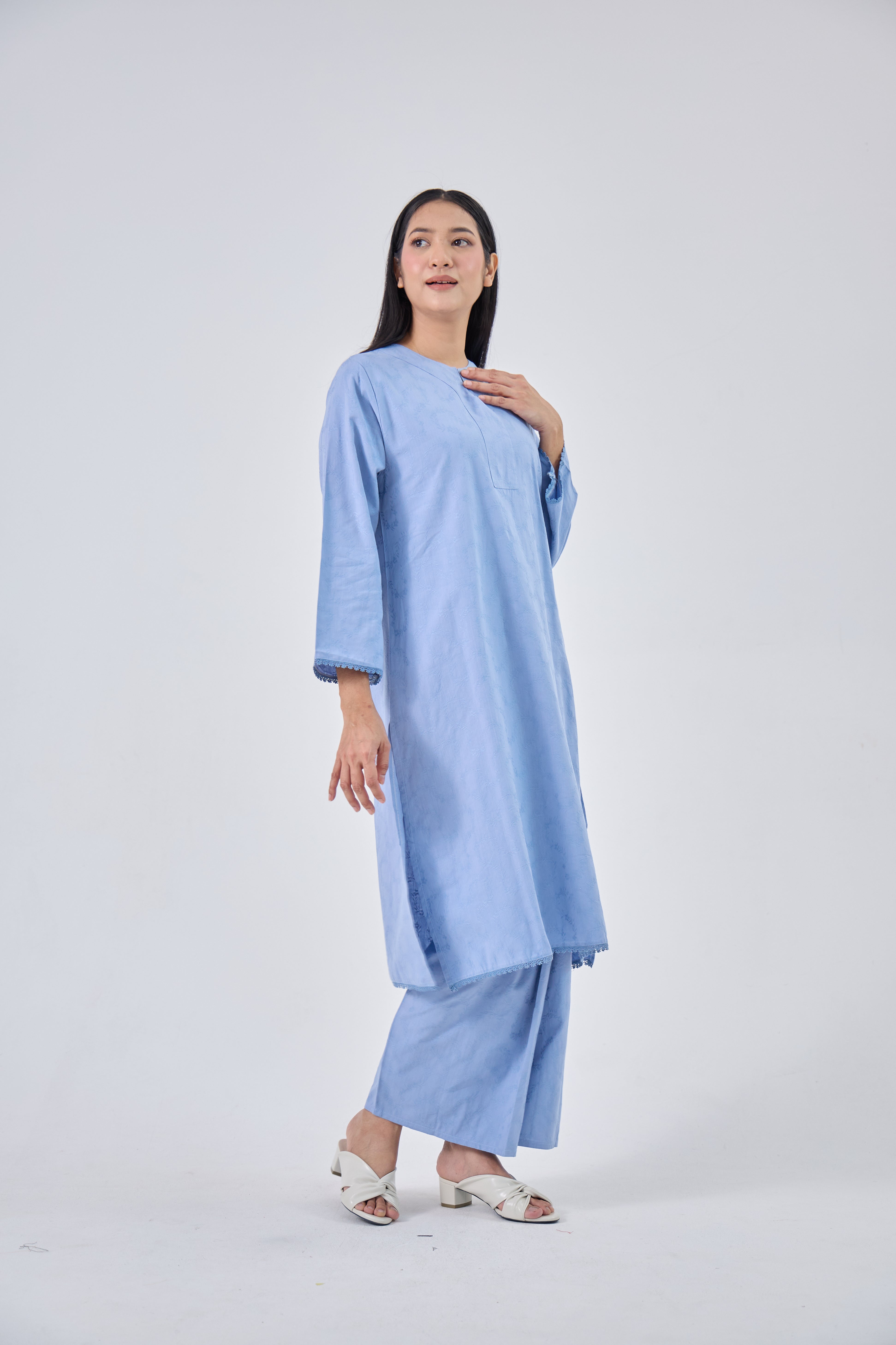 Liana in Blue