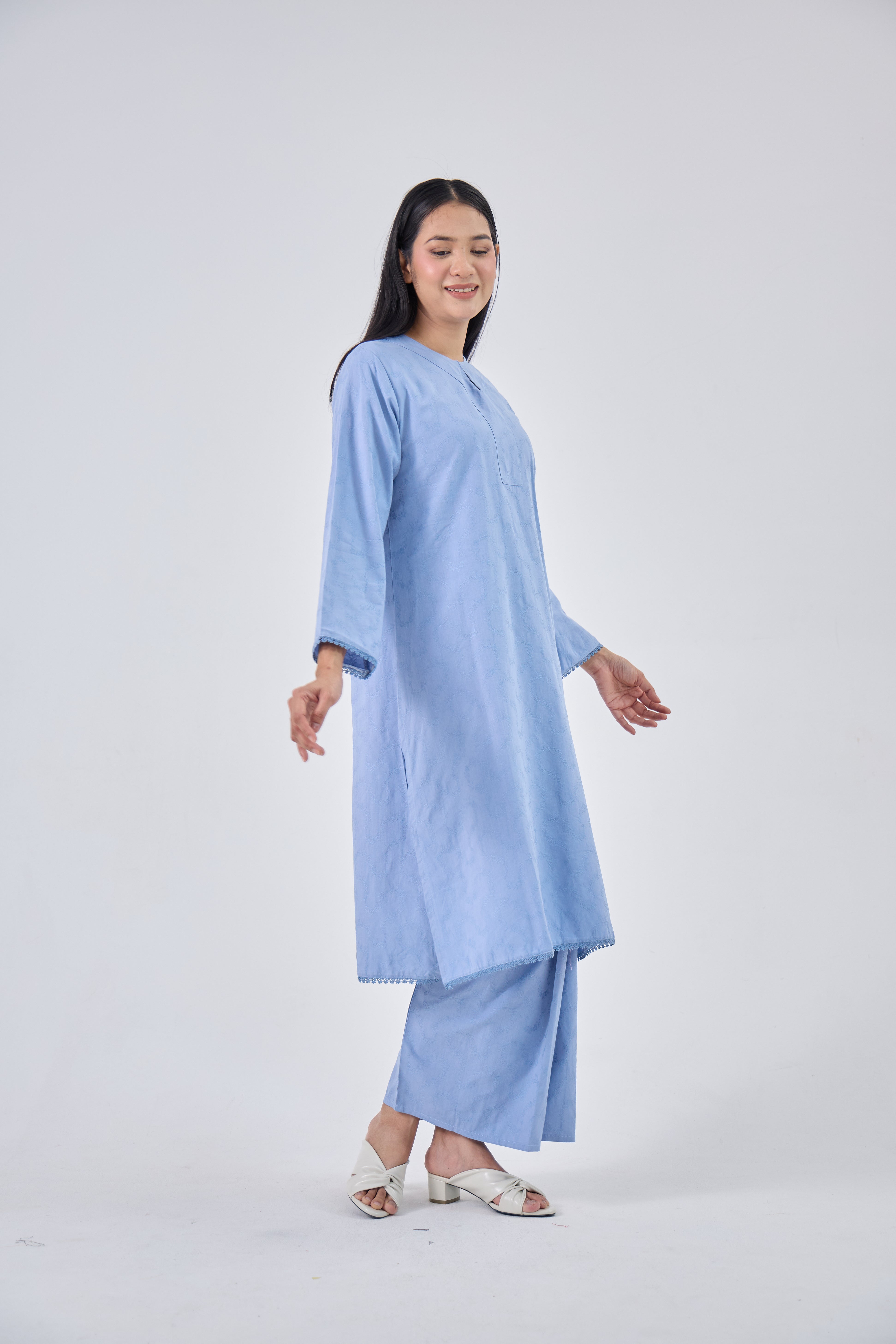 Liana in Blue