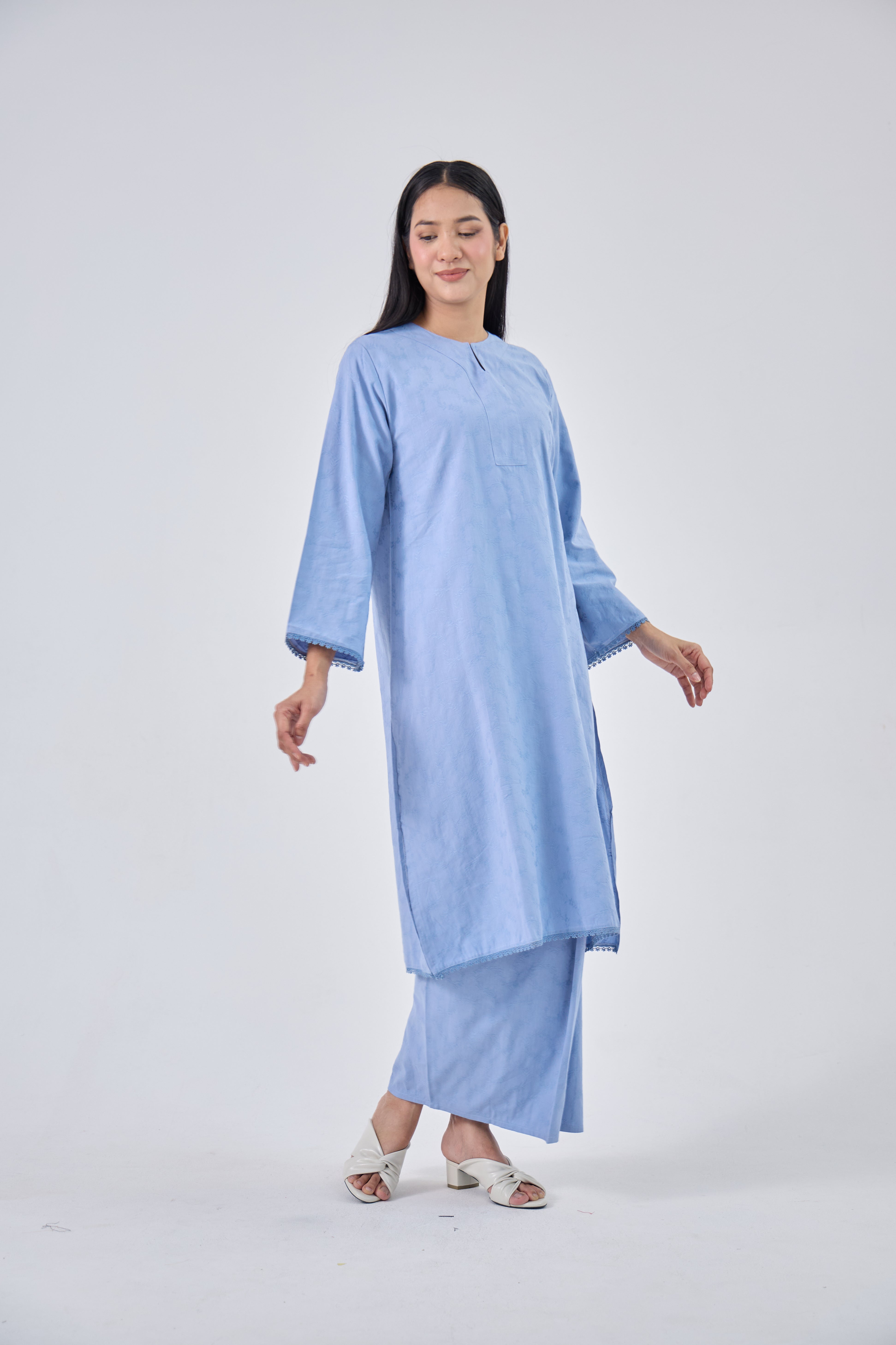 Liana in Blue