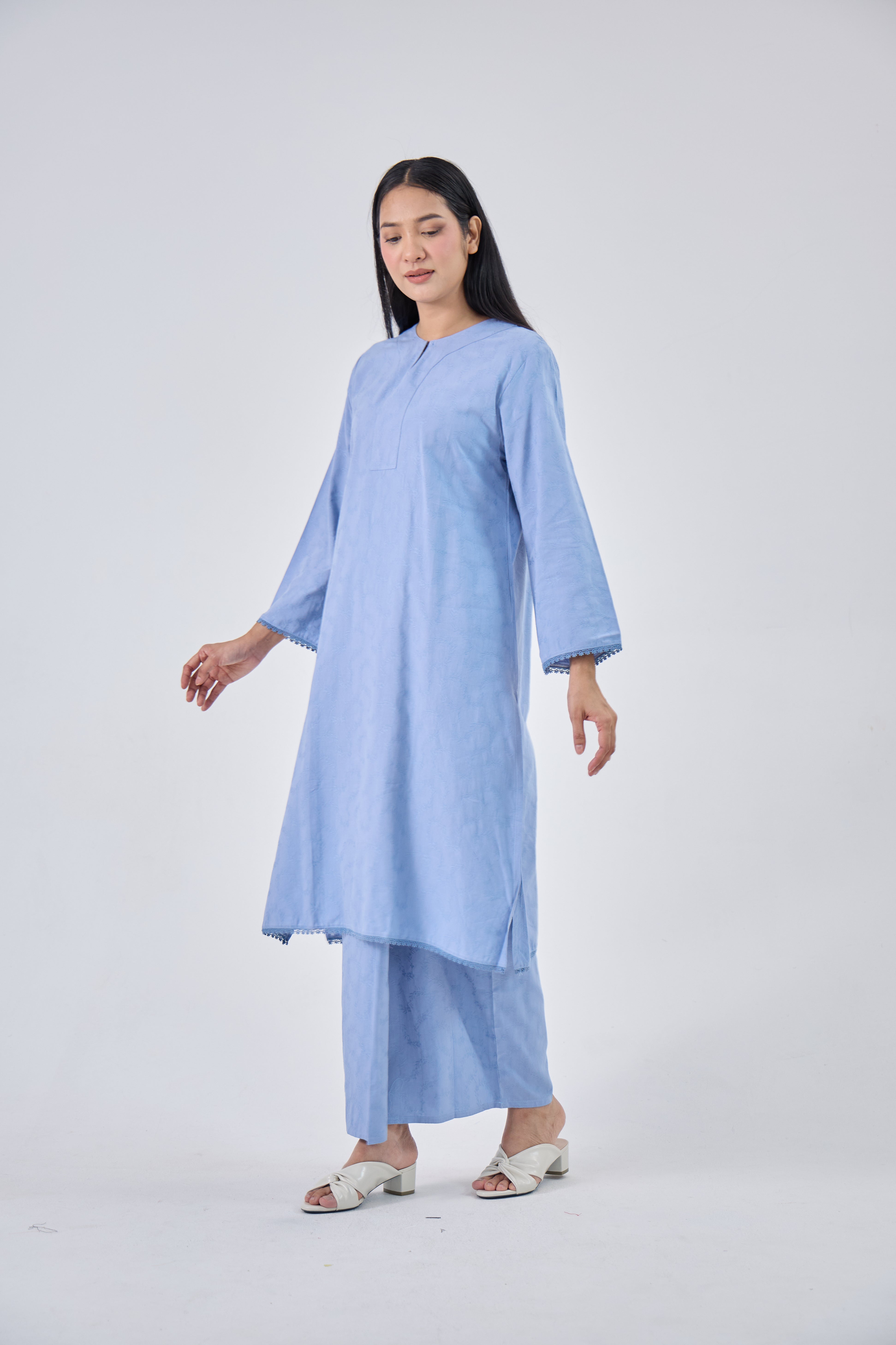 Liana in Blue