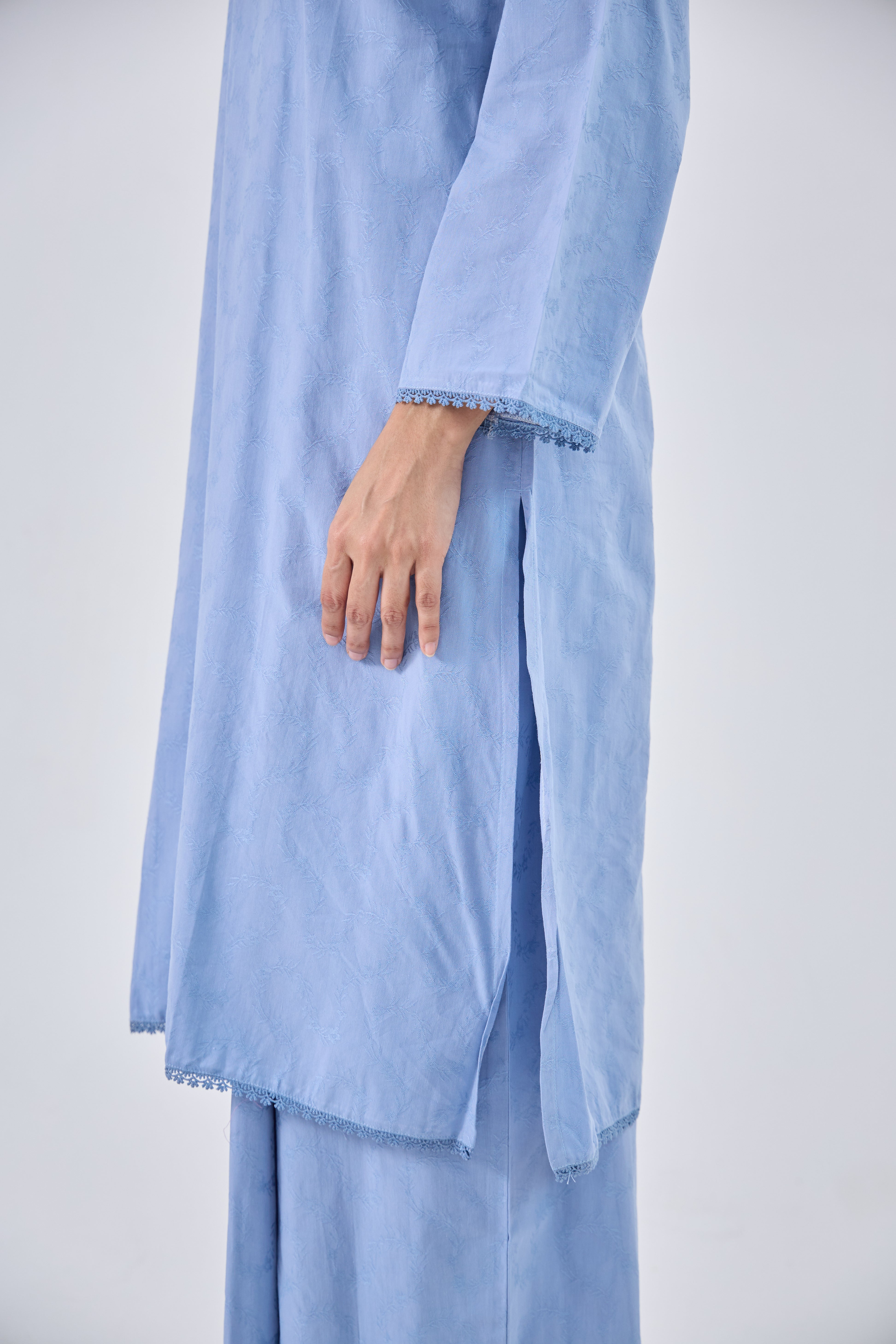 Liana in Blue