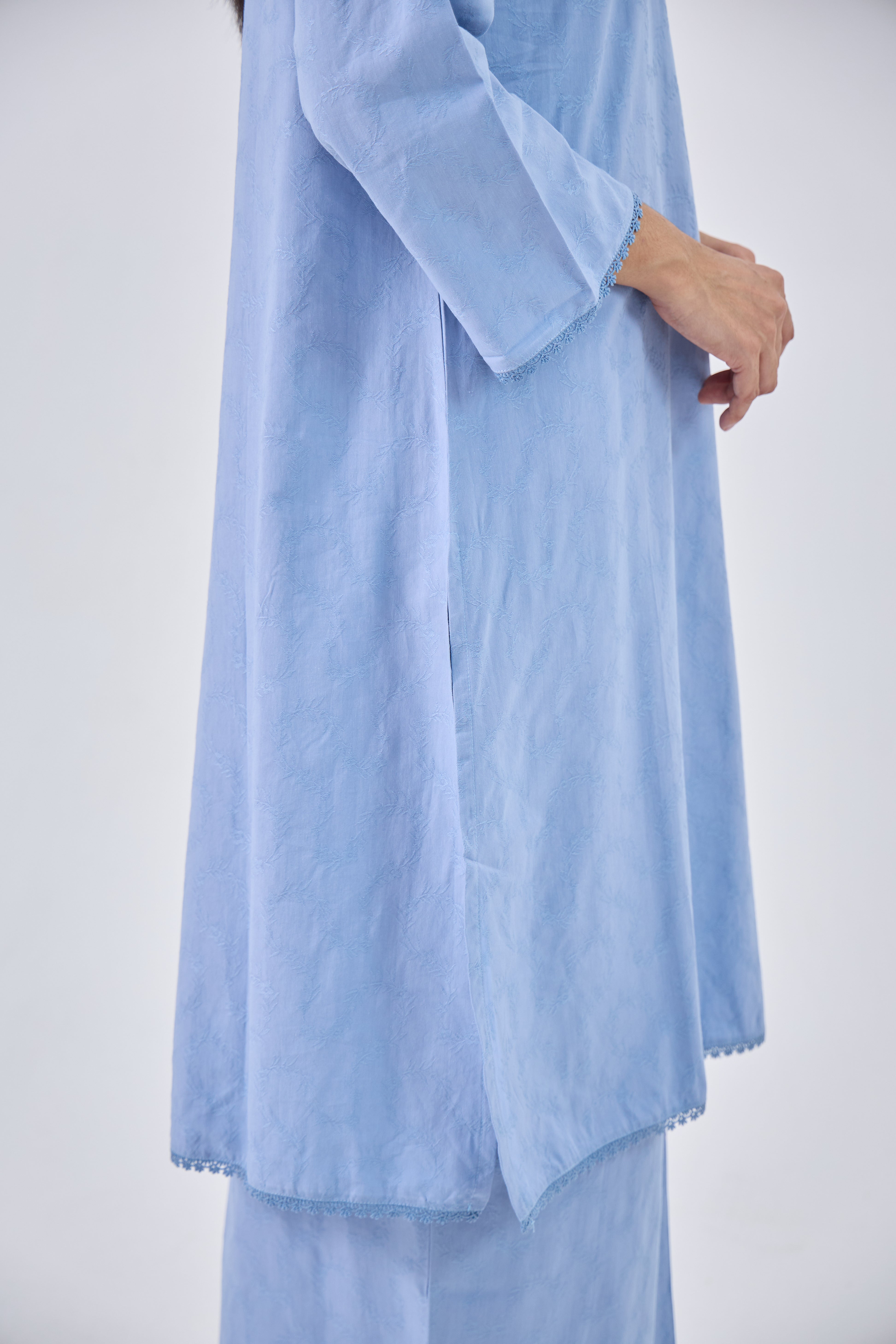 Liana in Blue