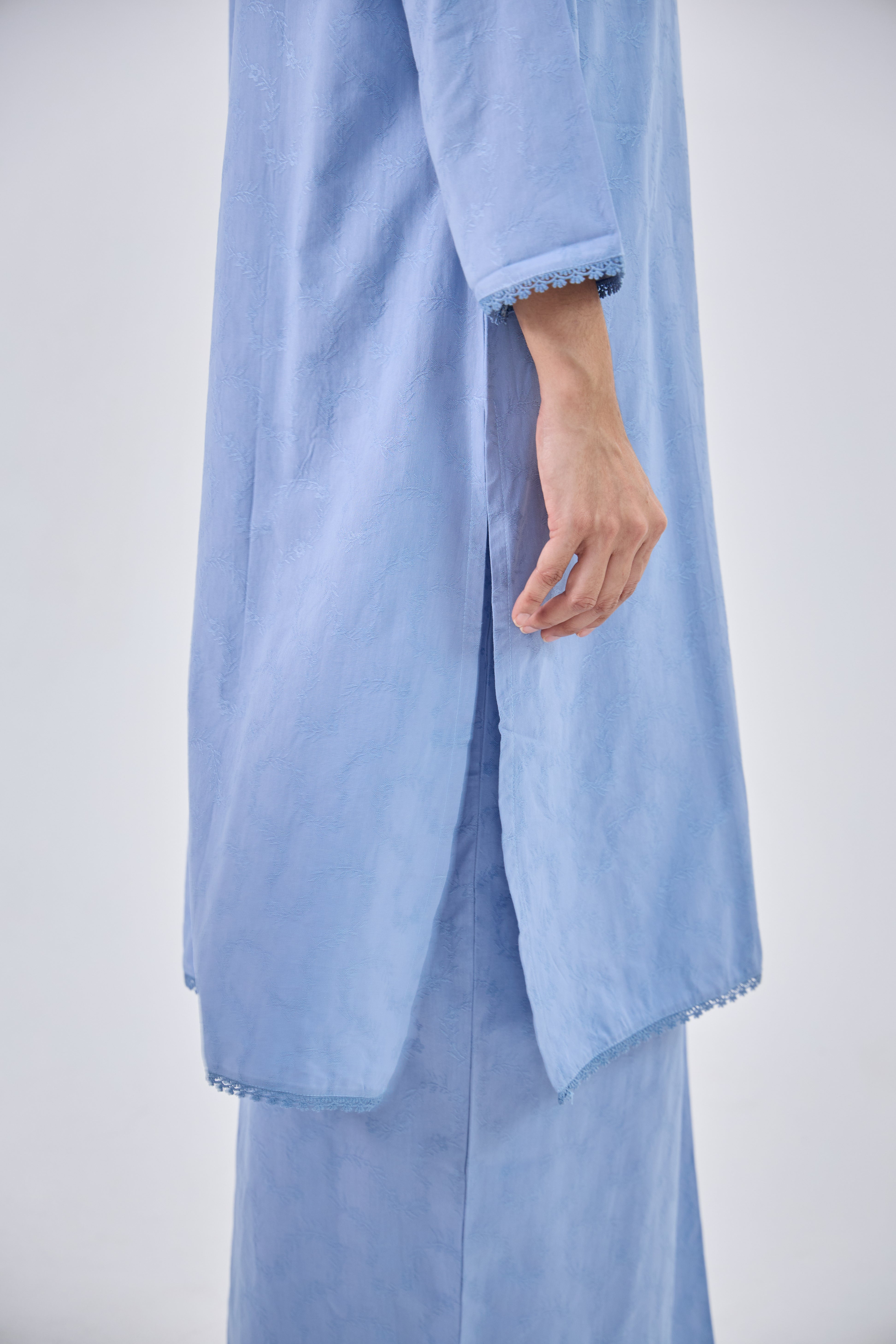 Liana in Blue