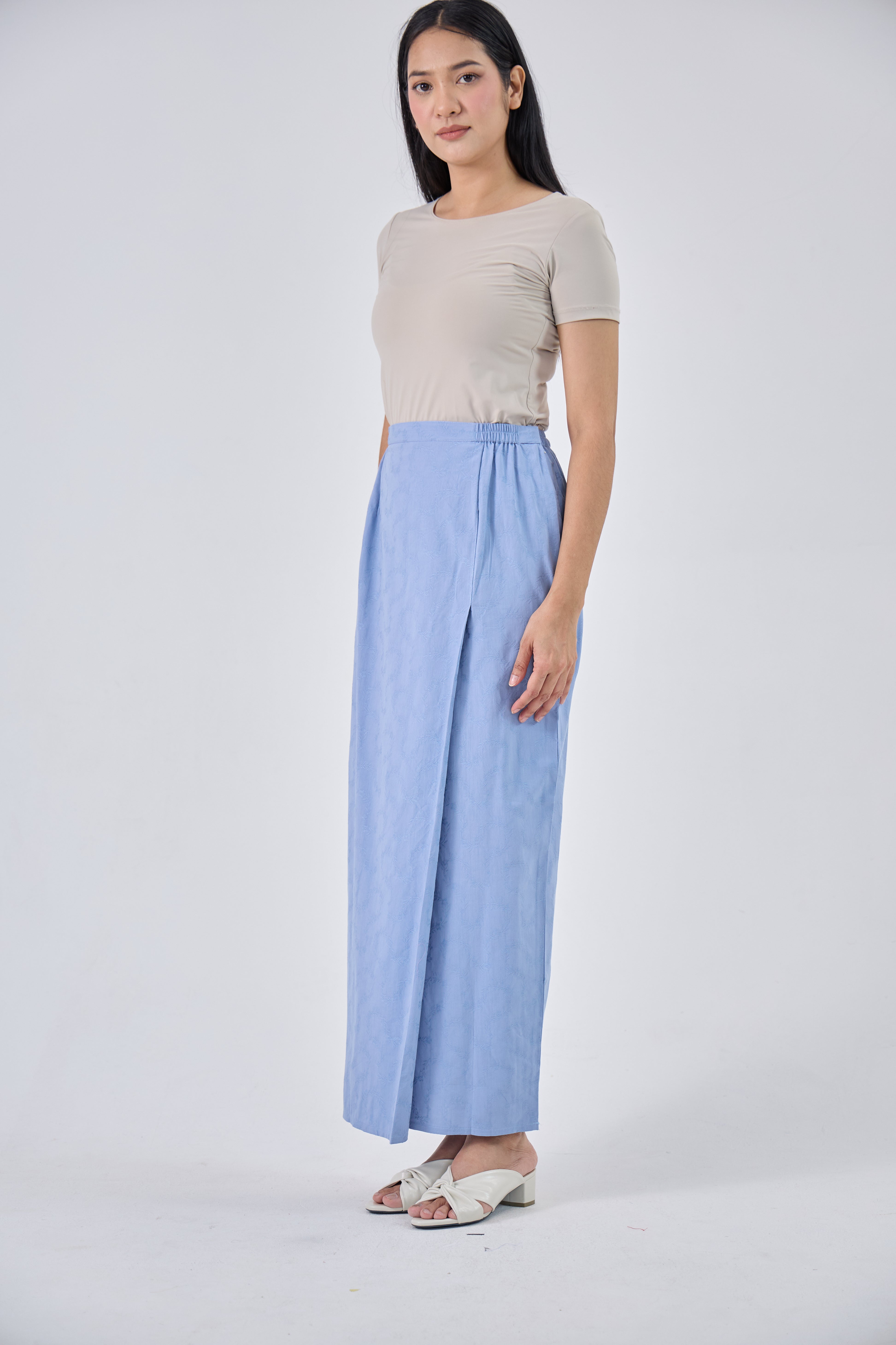Liana in Blue
