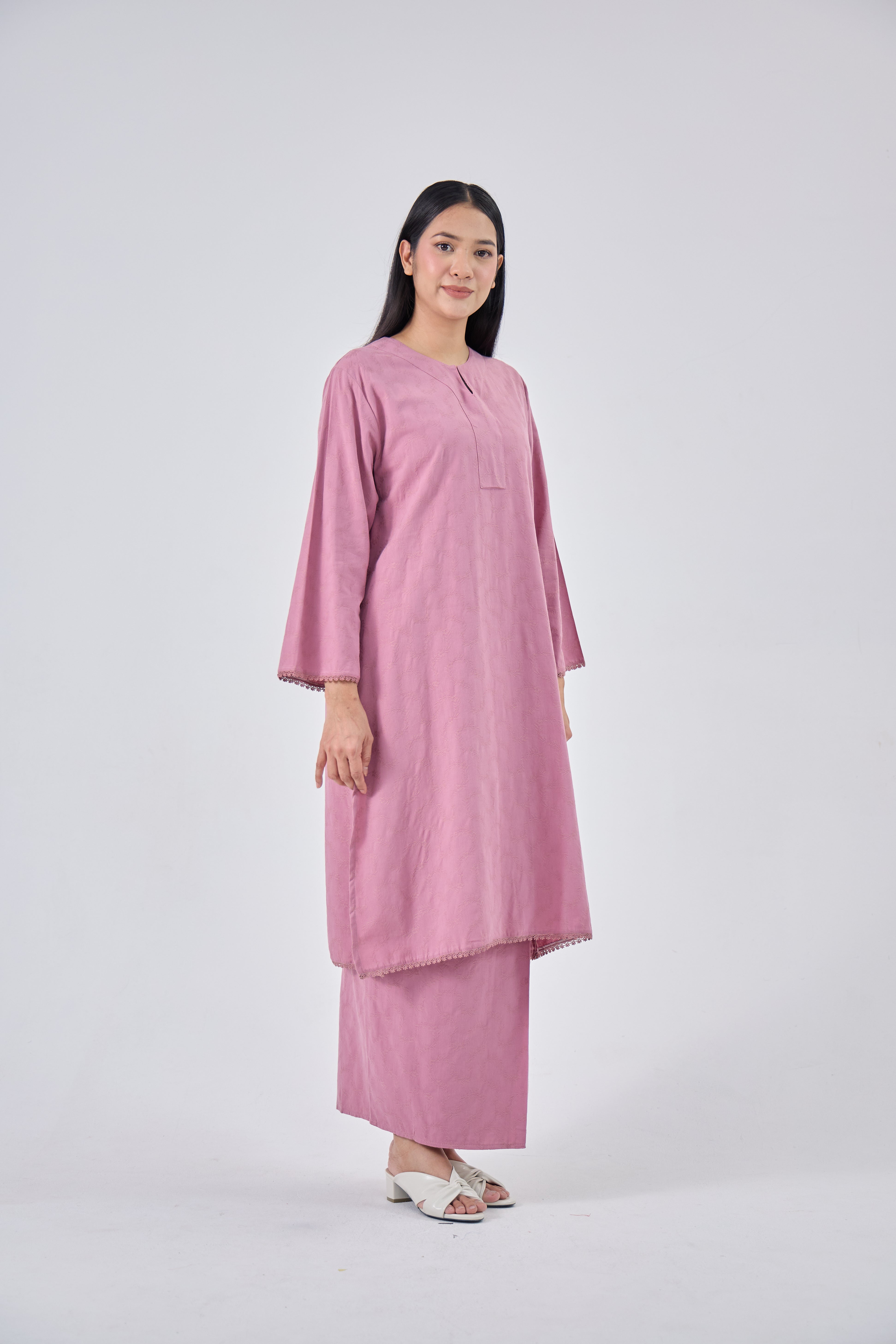 Liana in Pink