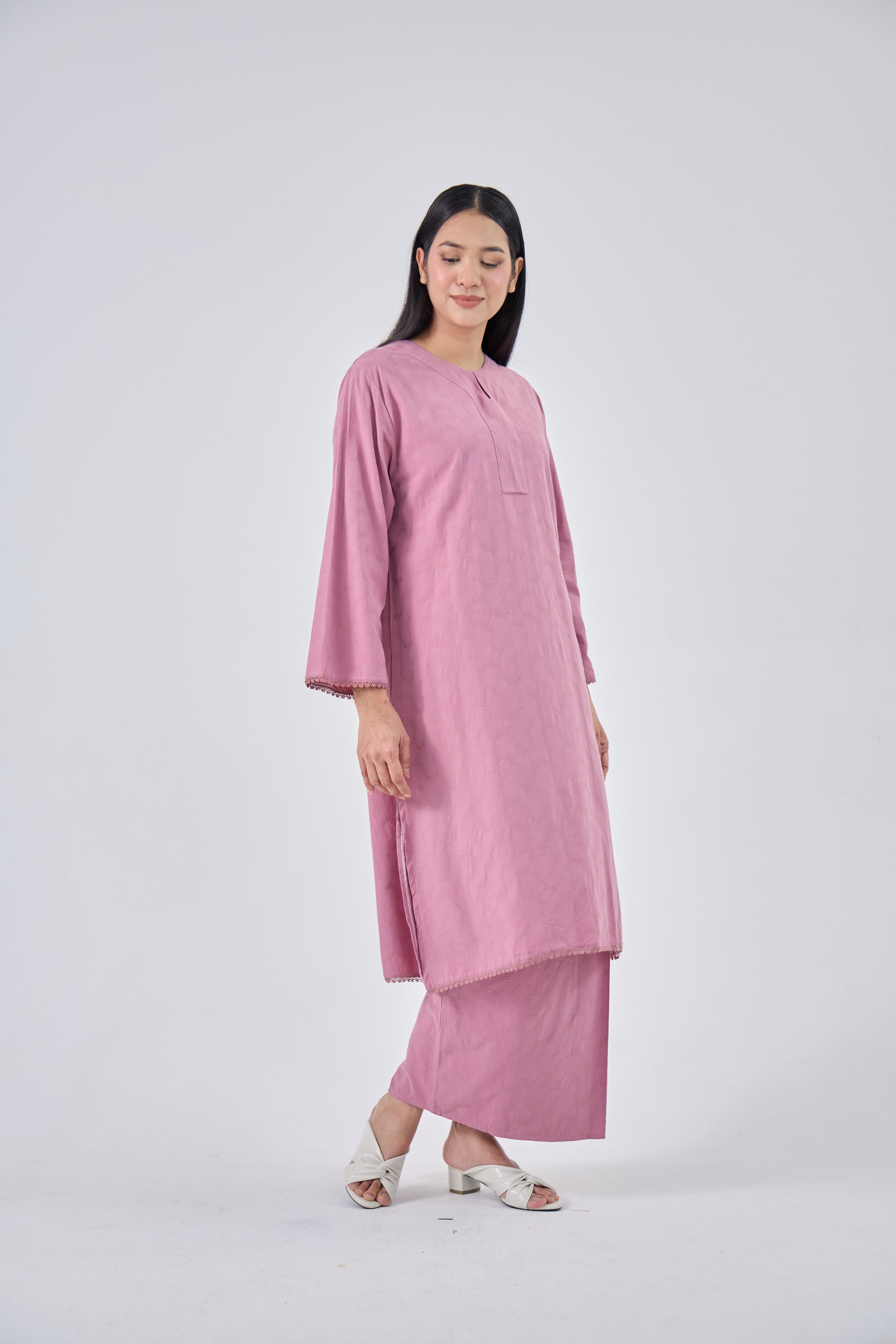 Liana in Pink