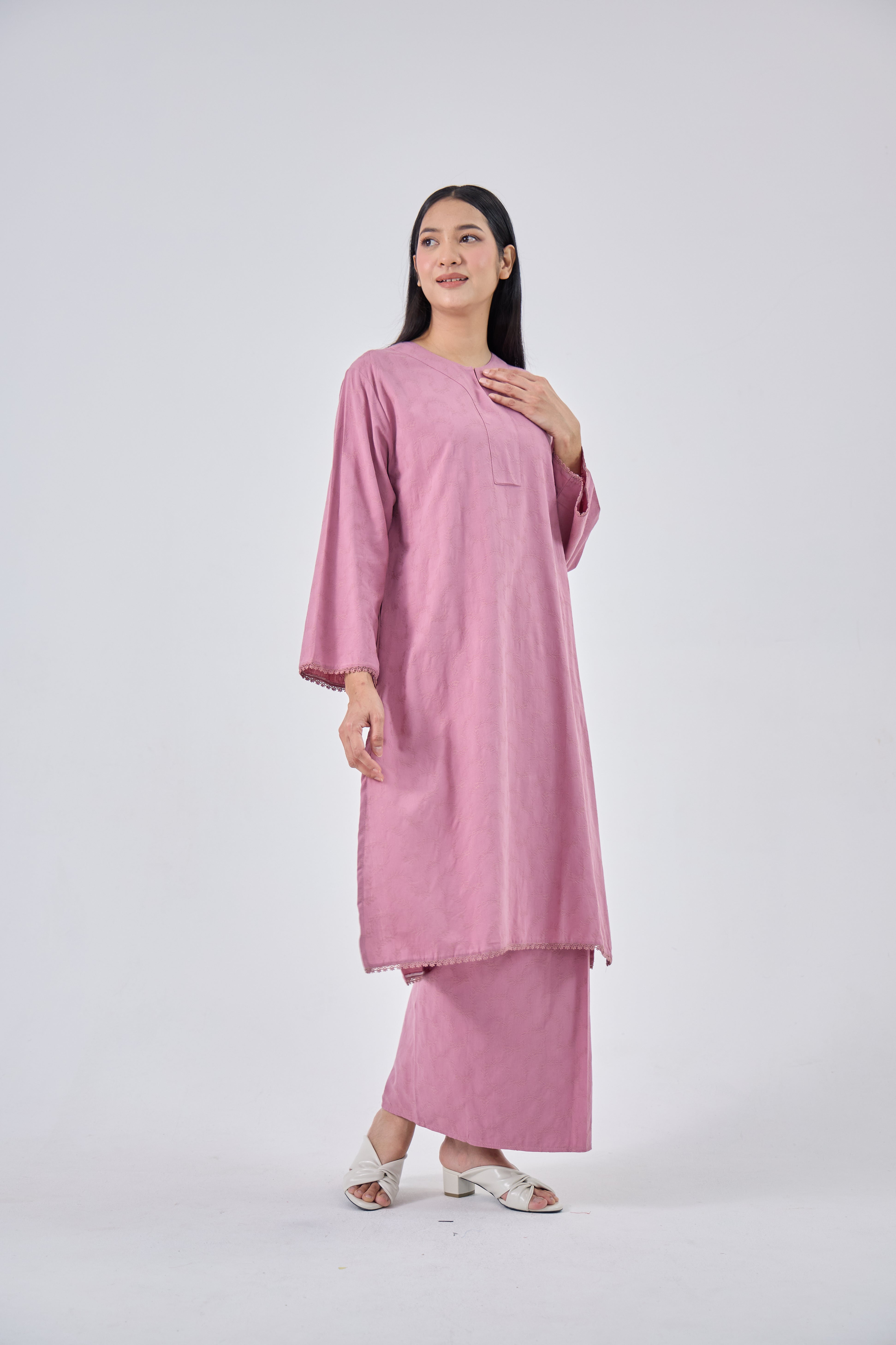 Liana in Pink