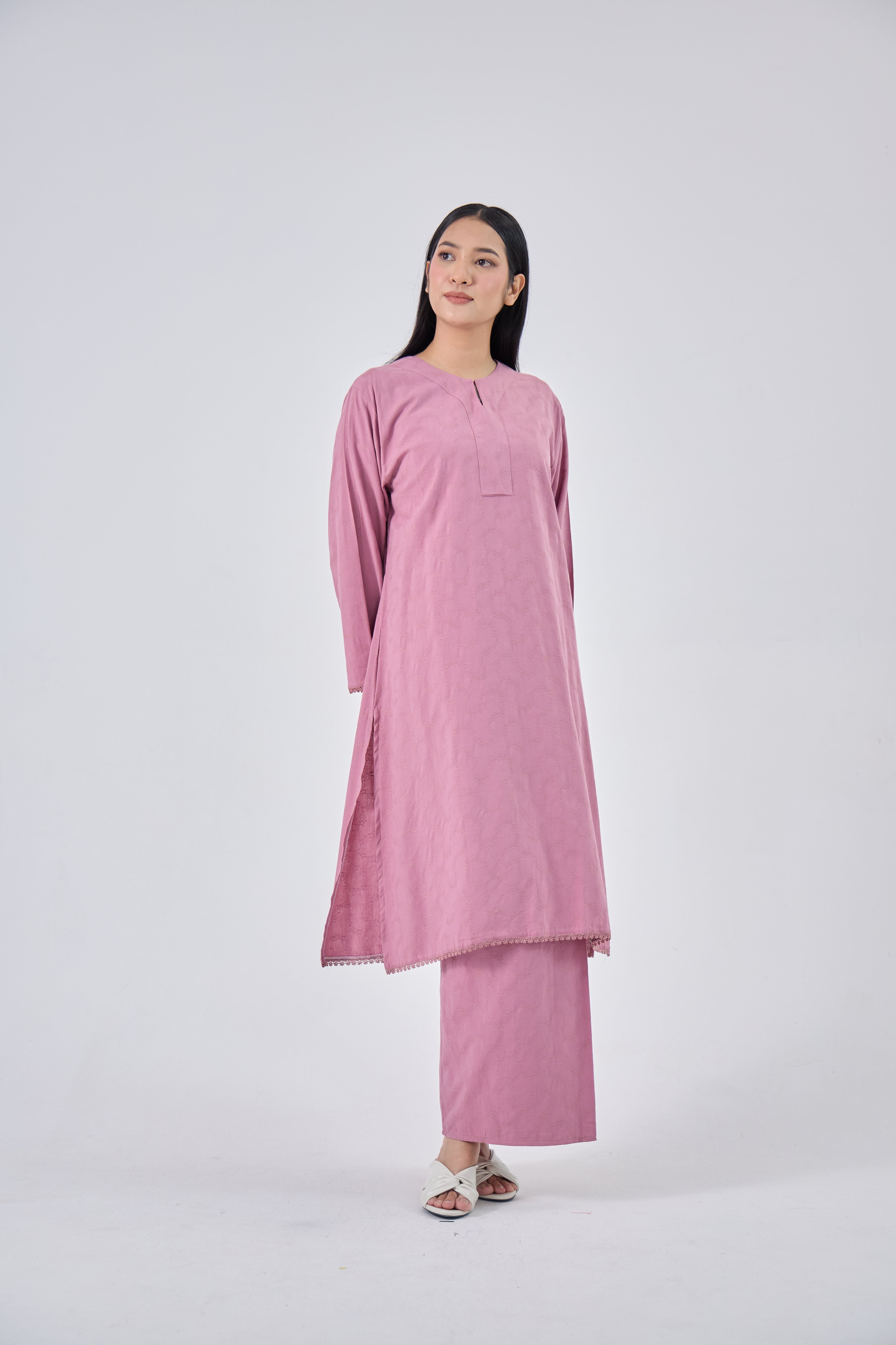 Liana in Pink
