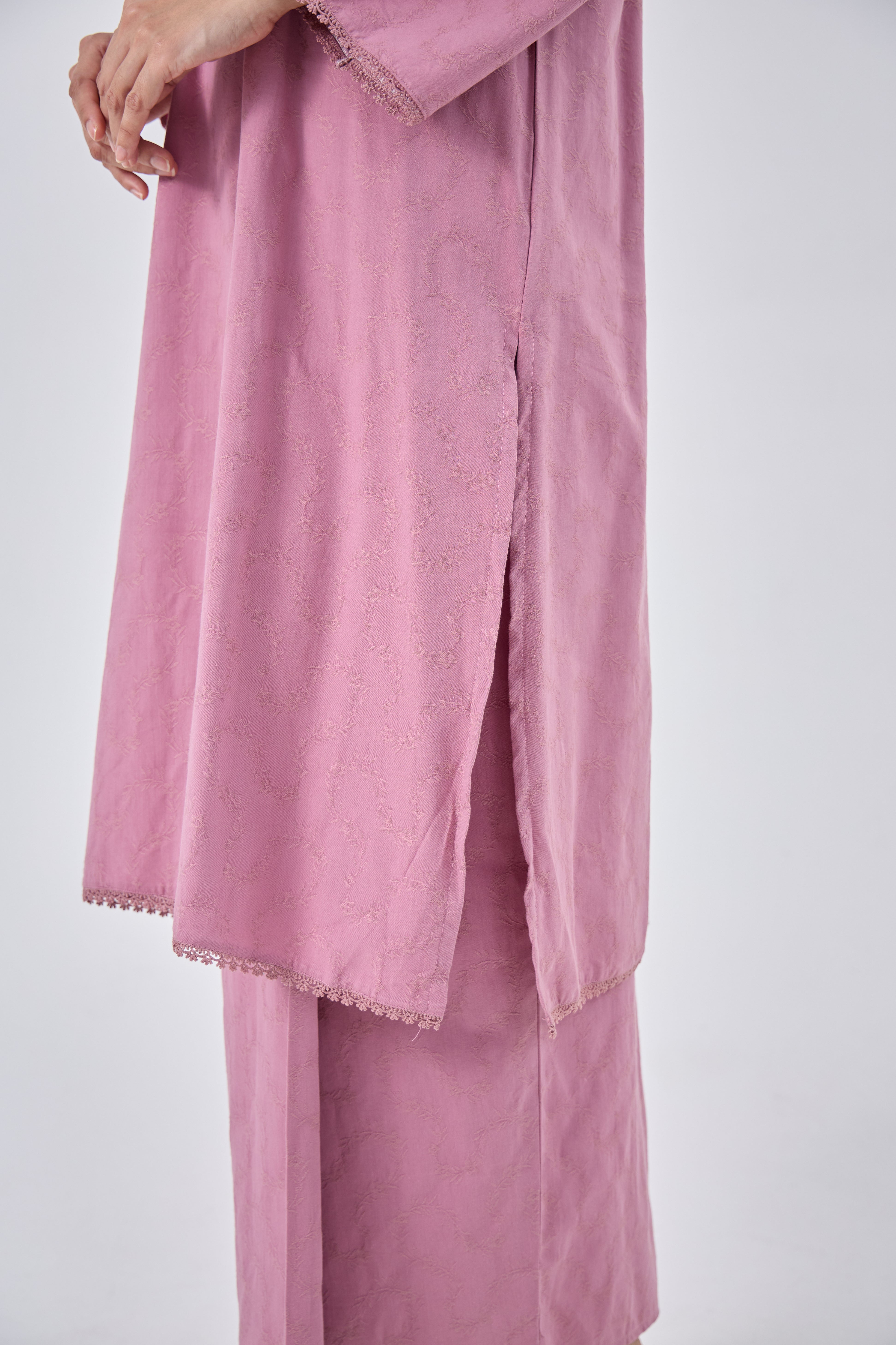 Liana in Pink