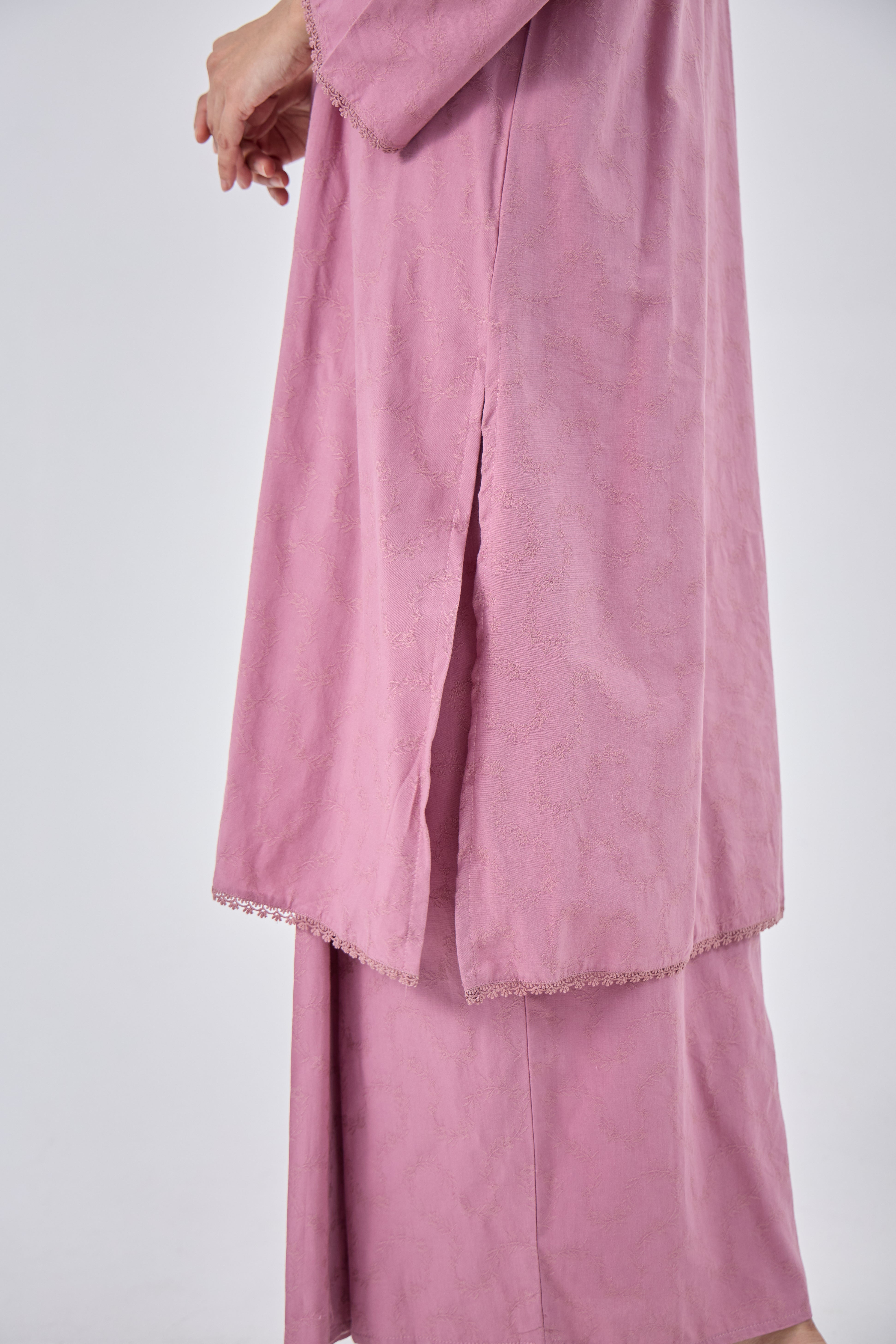 Liana in Pink