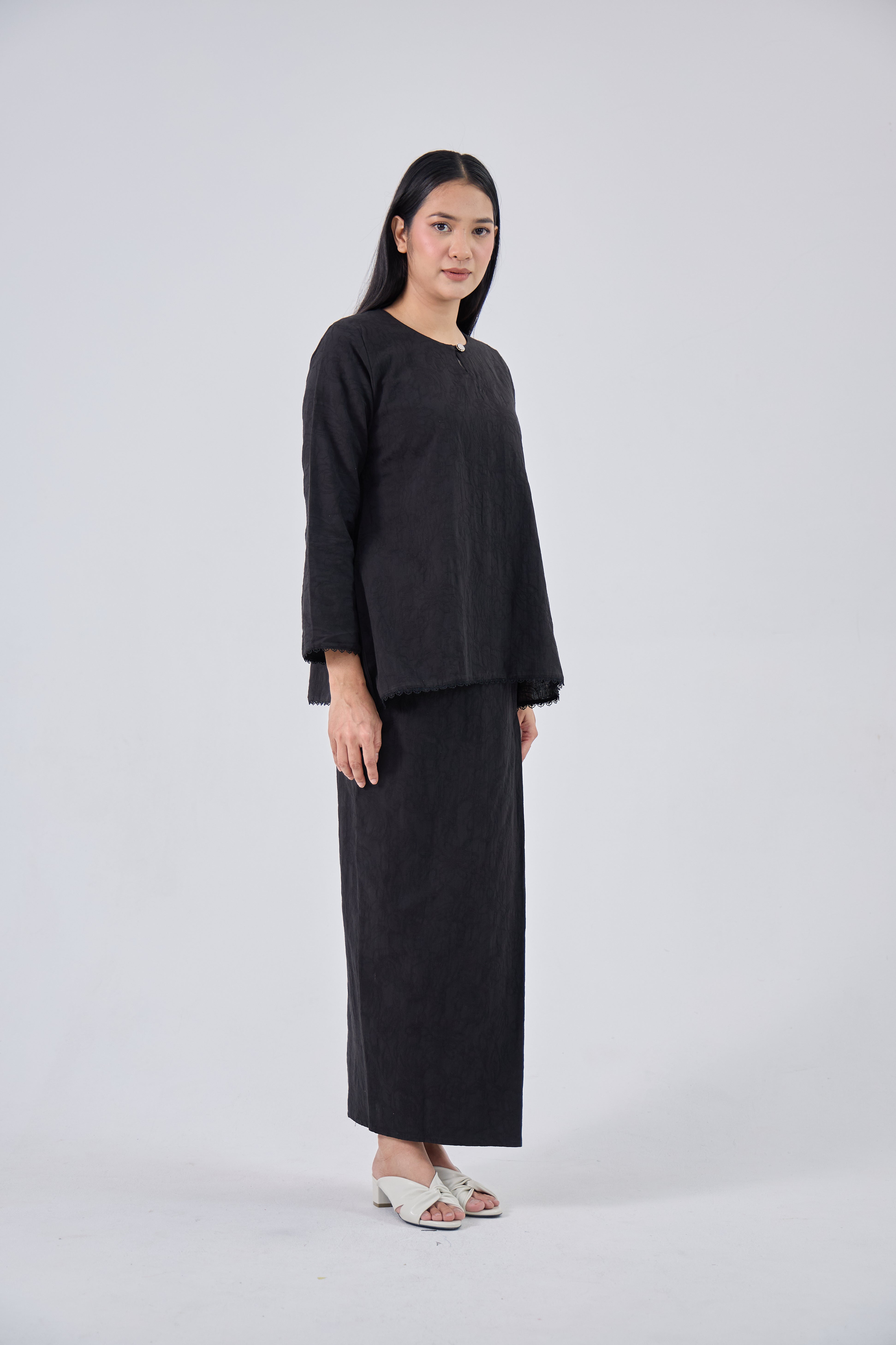 Laili in Black