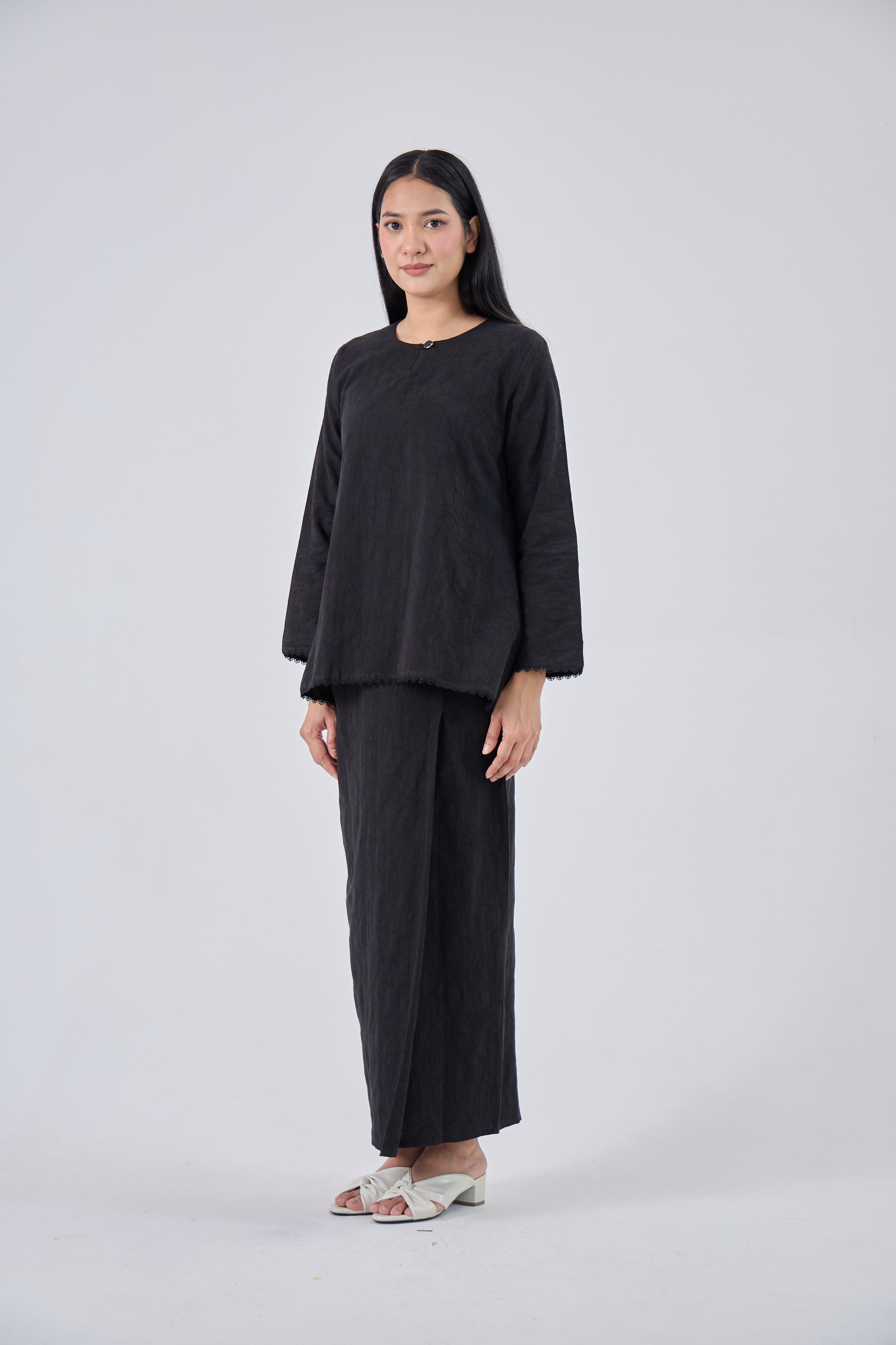 Laili in Black