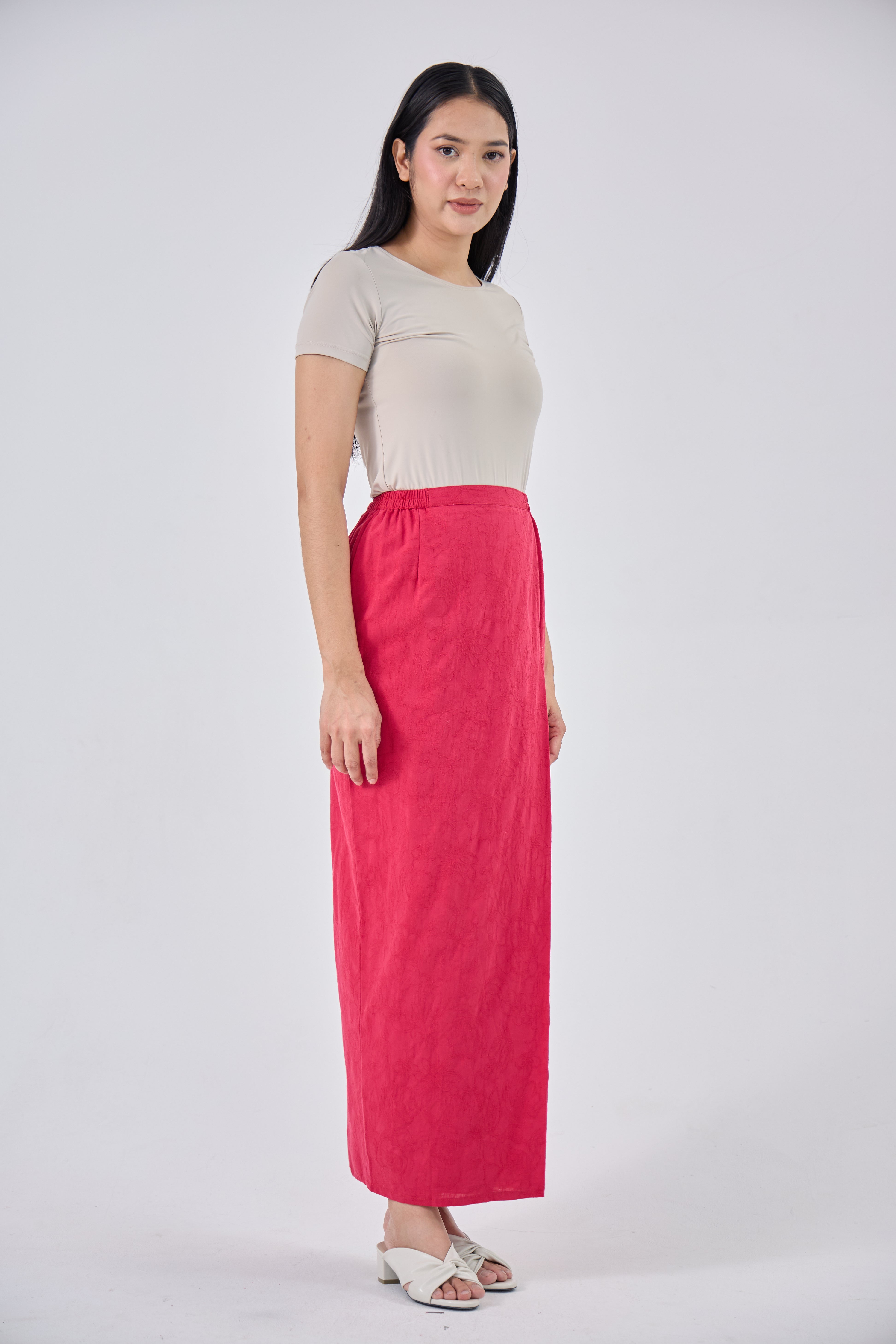 Laili in Red