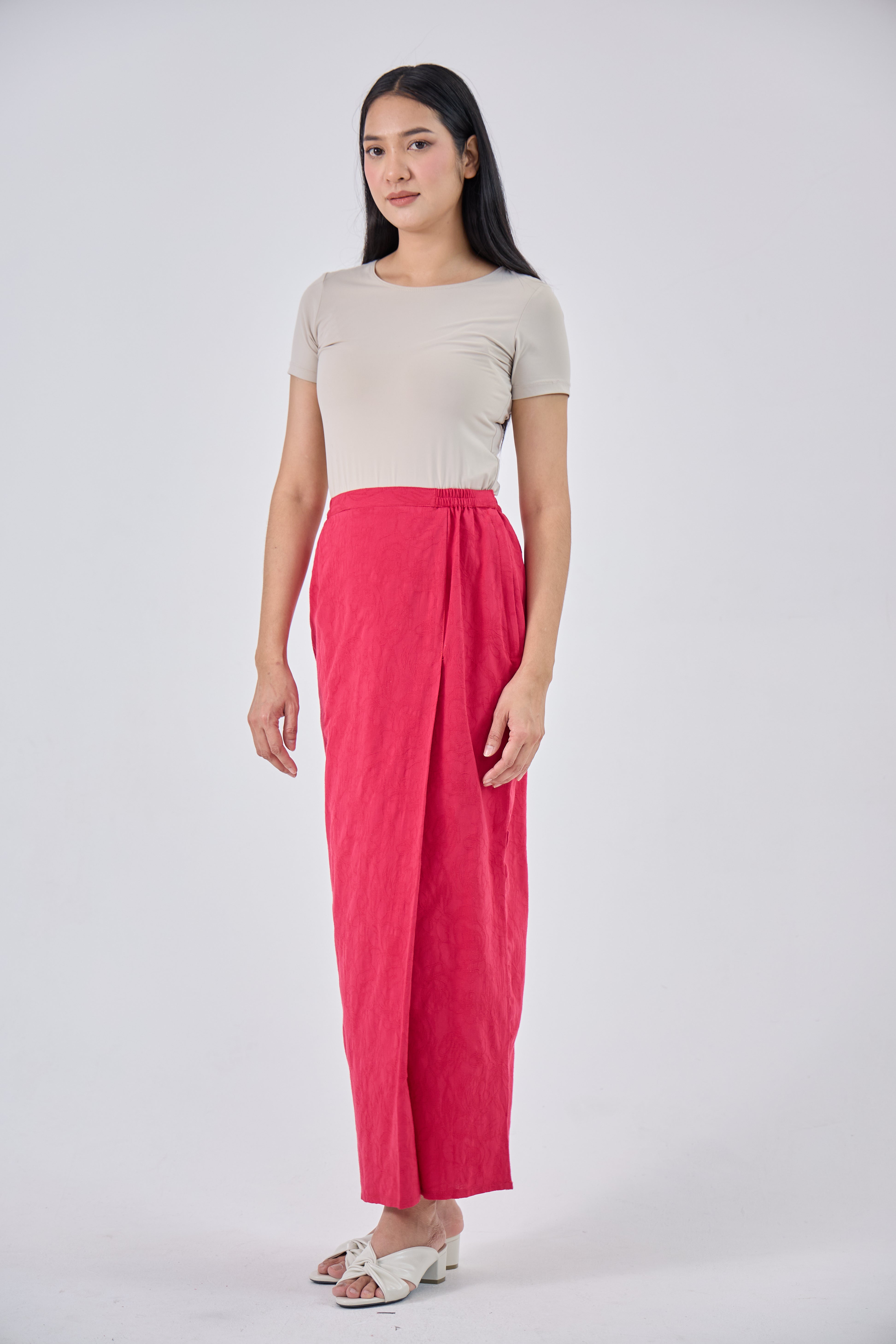 Laili in Red