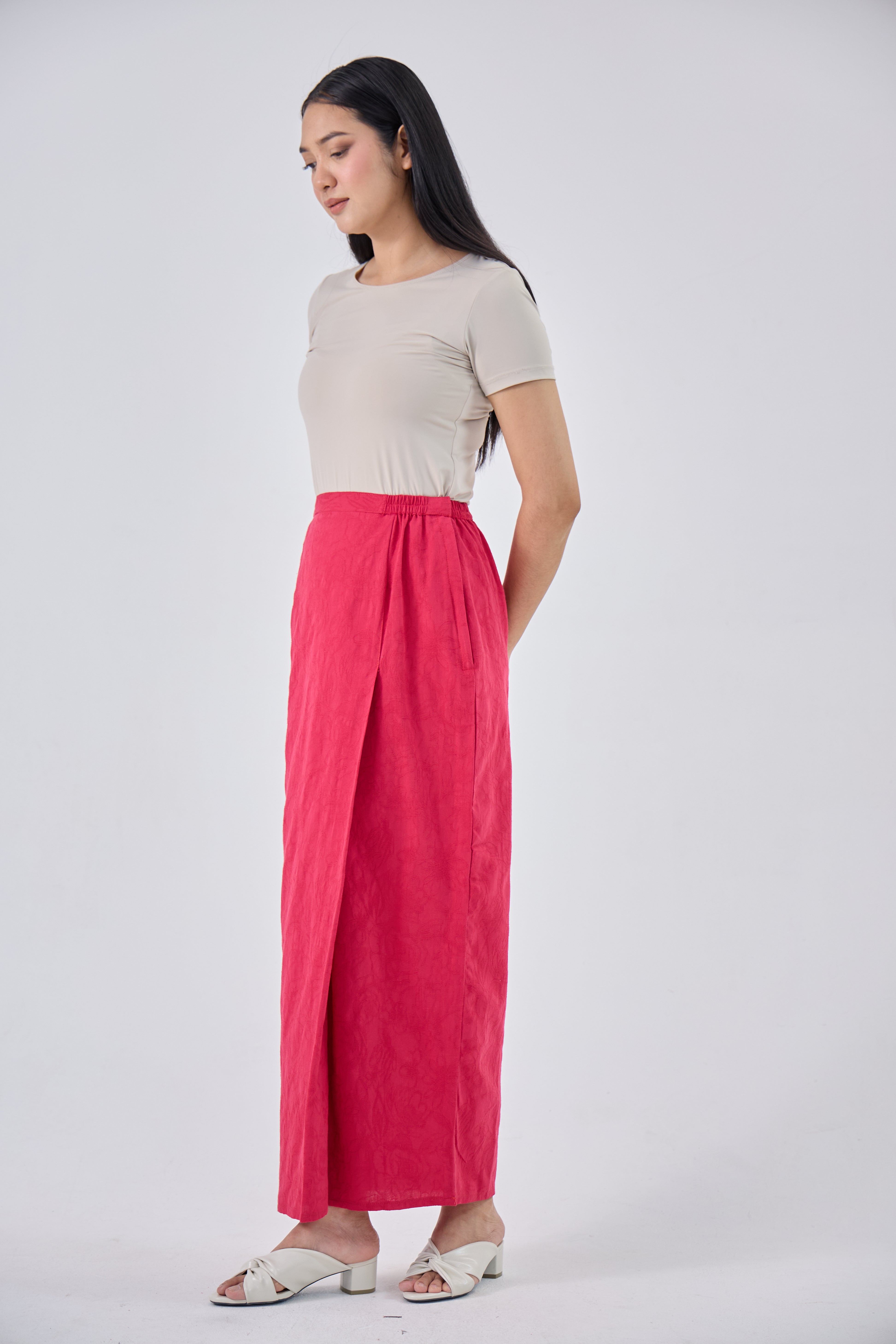 Laili in Red