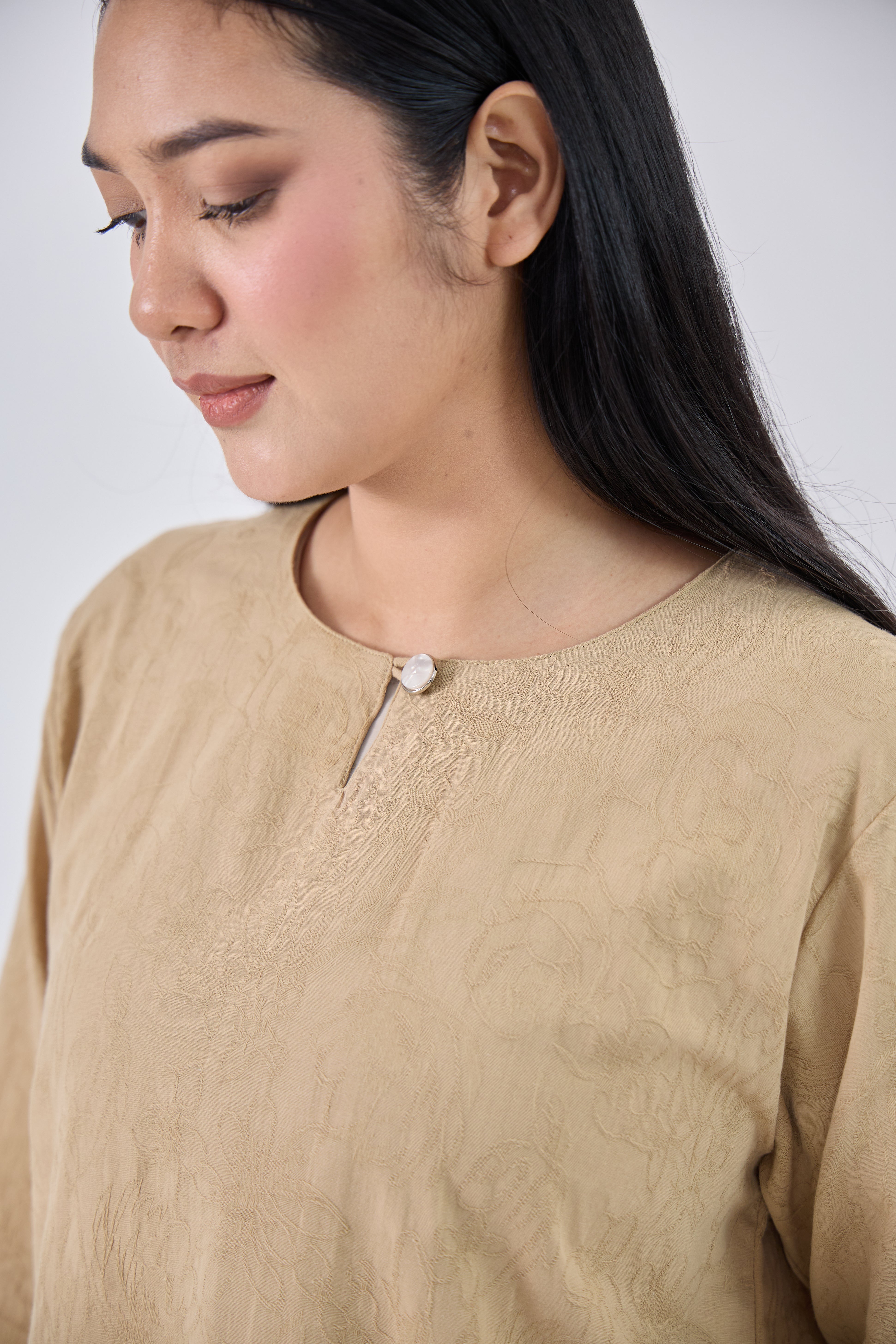 Laili in Tan