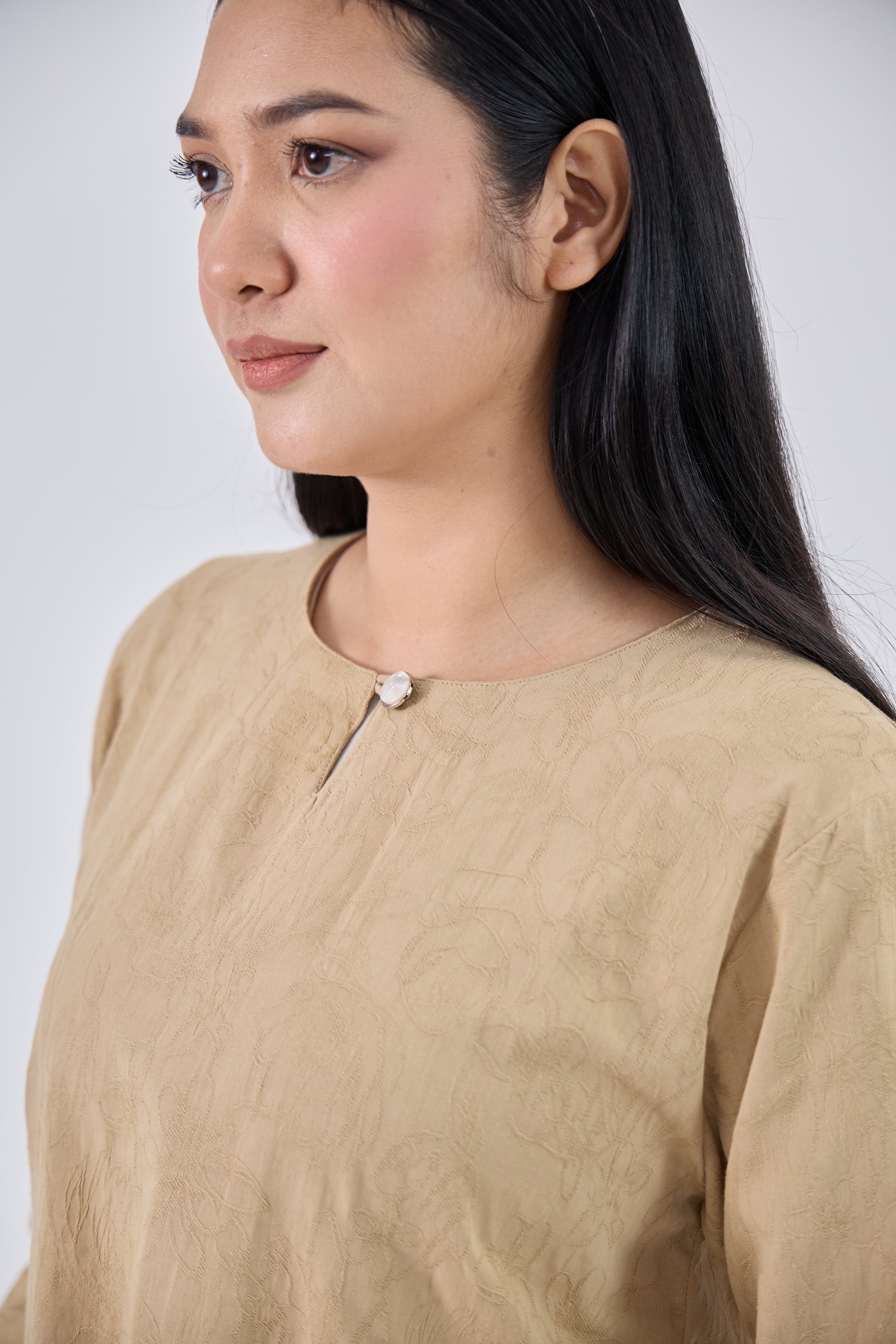 Laili in Tan