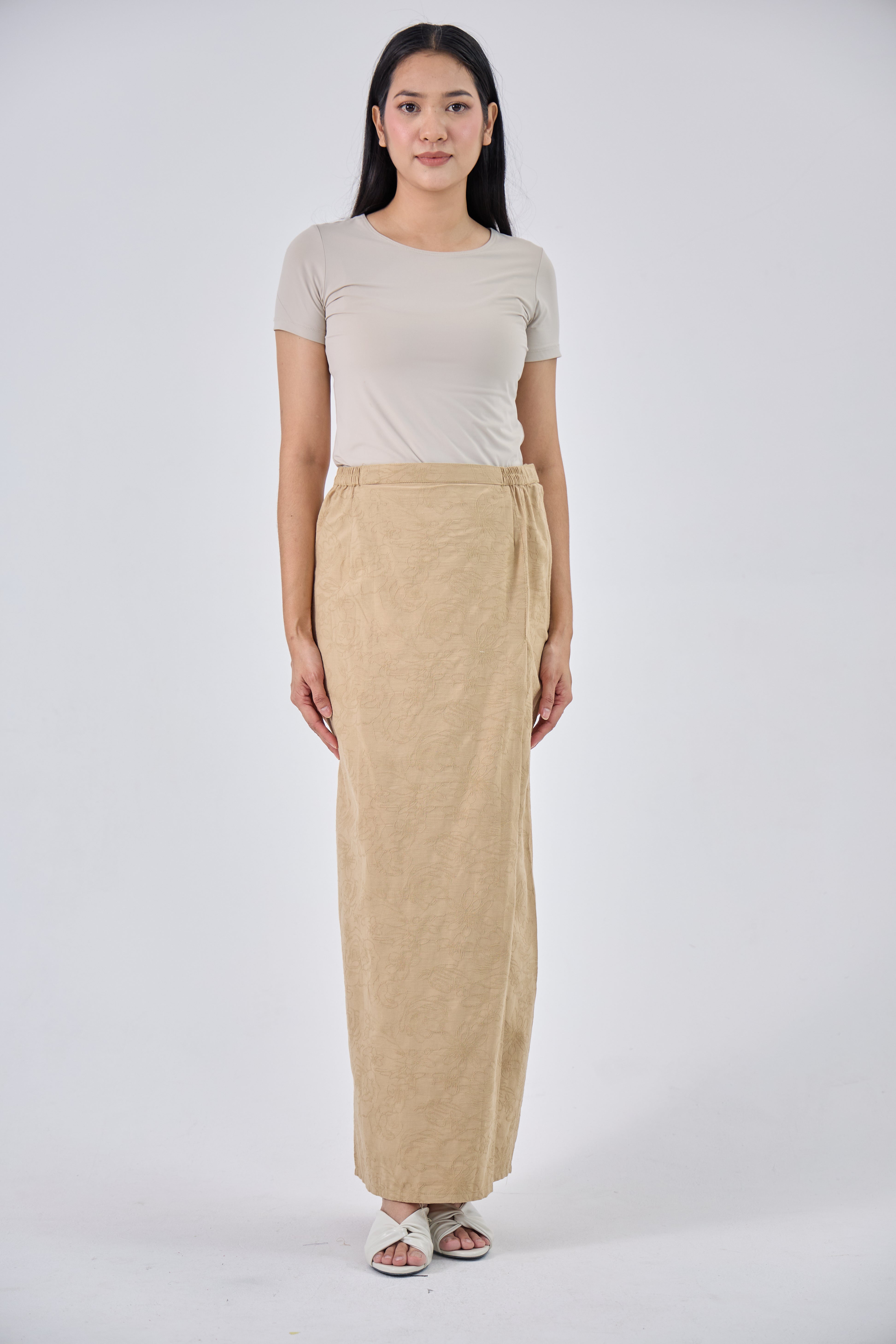 Laili in Tan