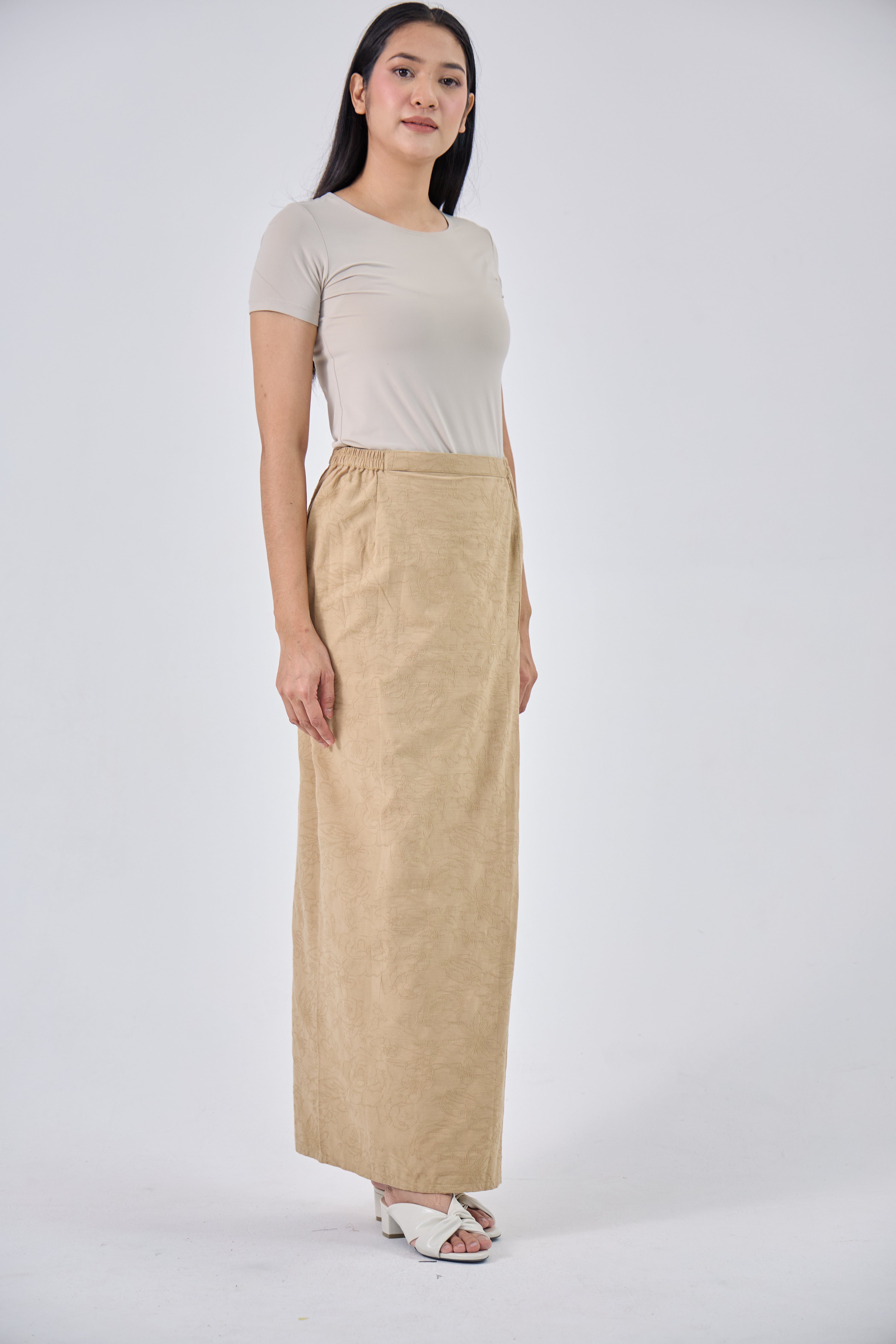 Laili in Tan