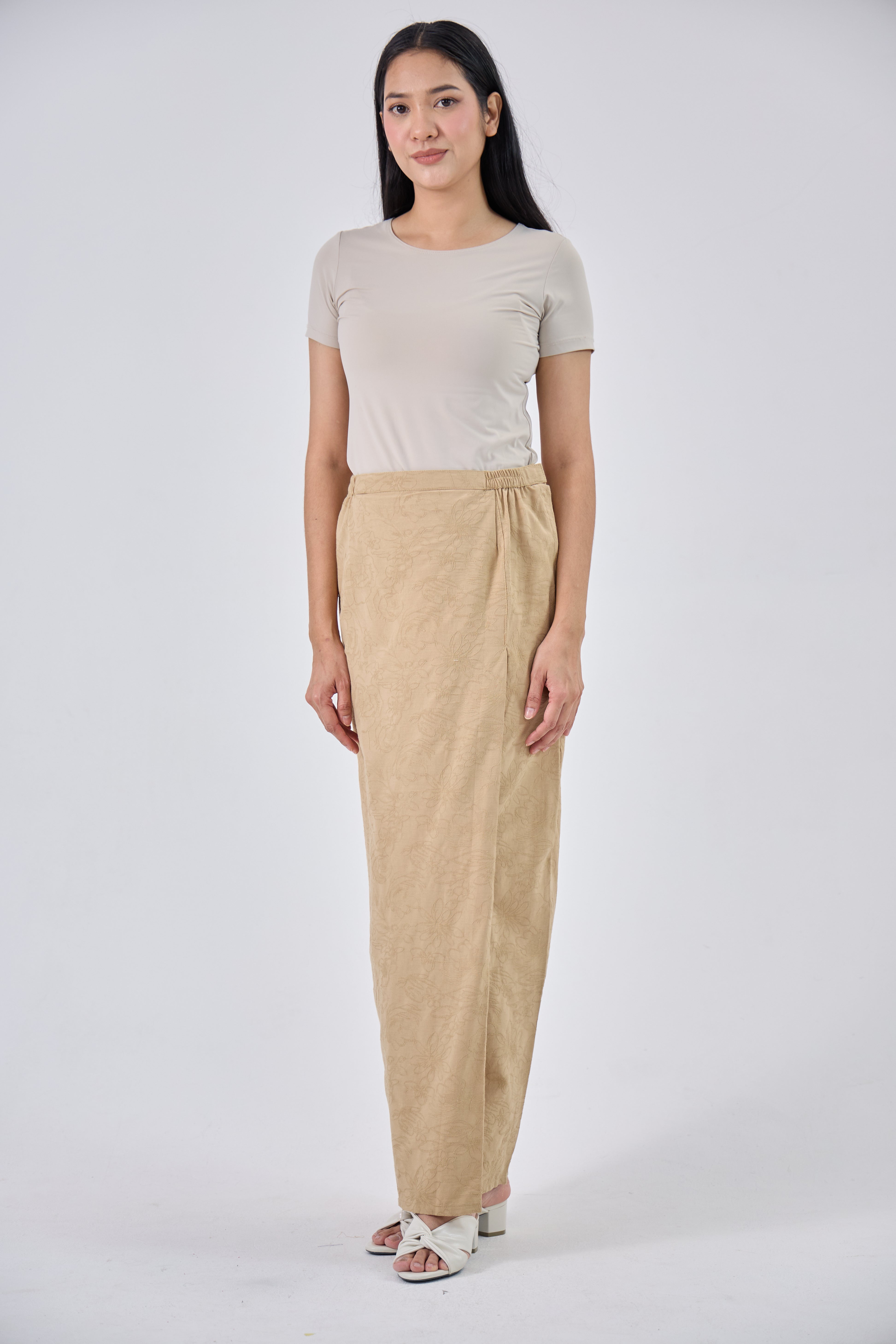 Laili in Tan