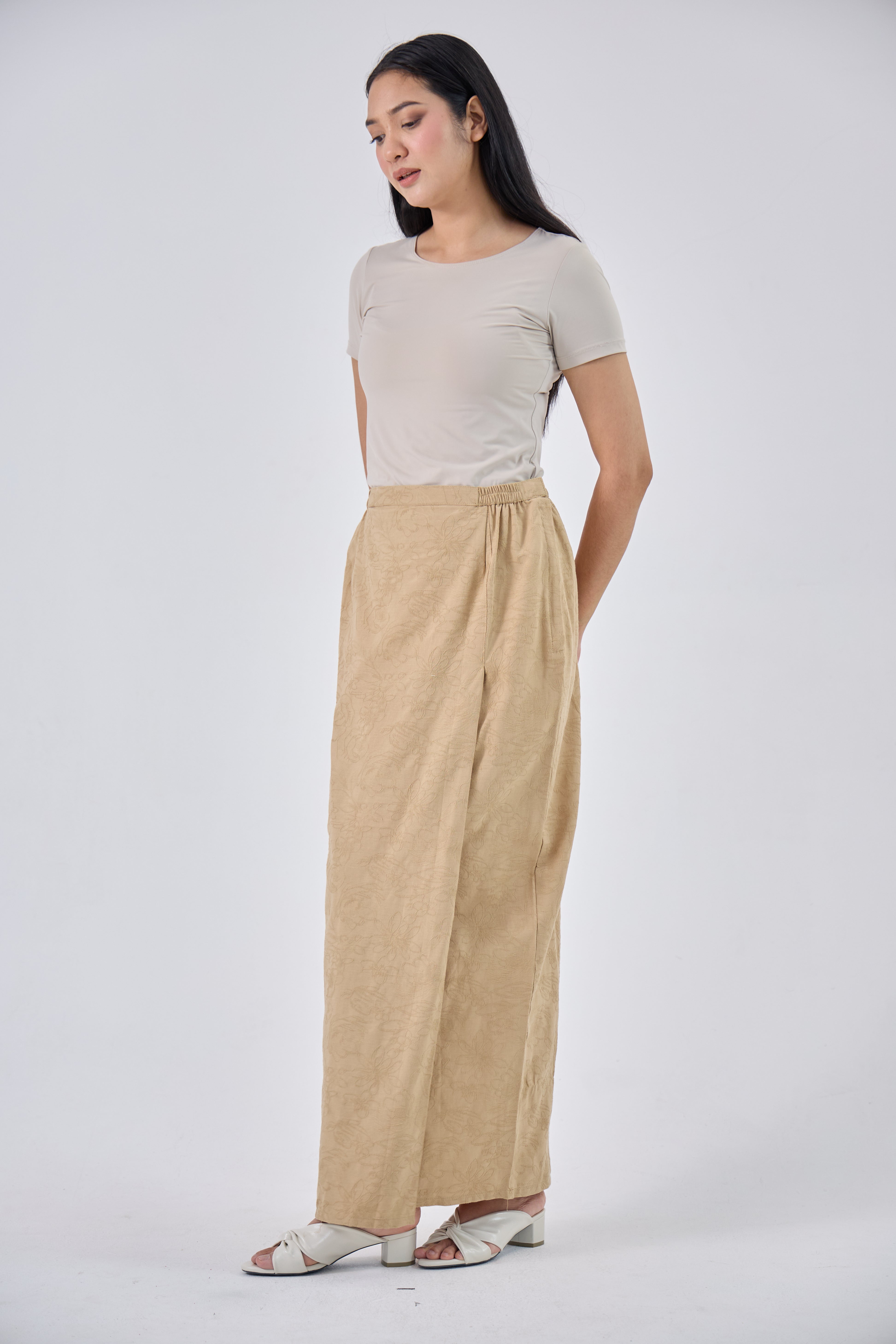 Laili in Tan