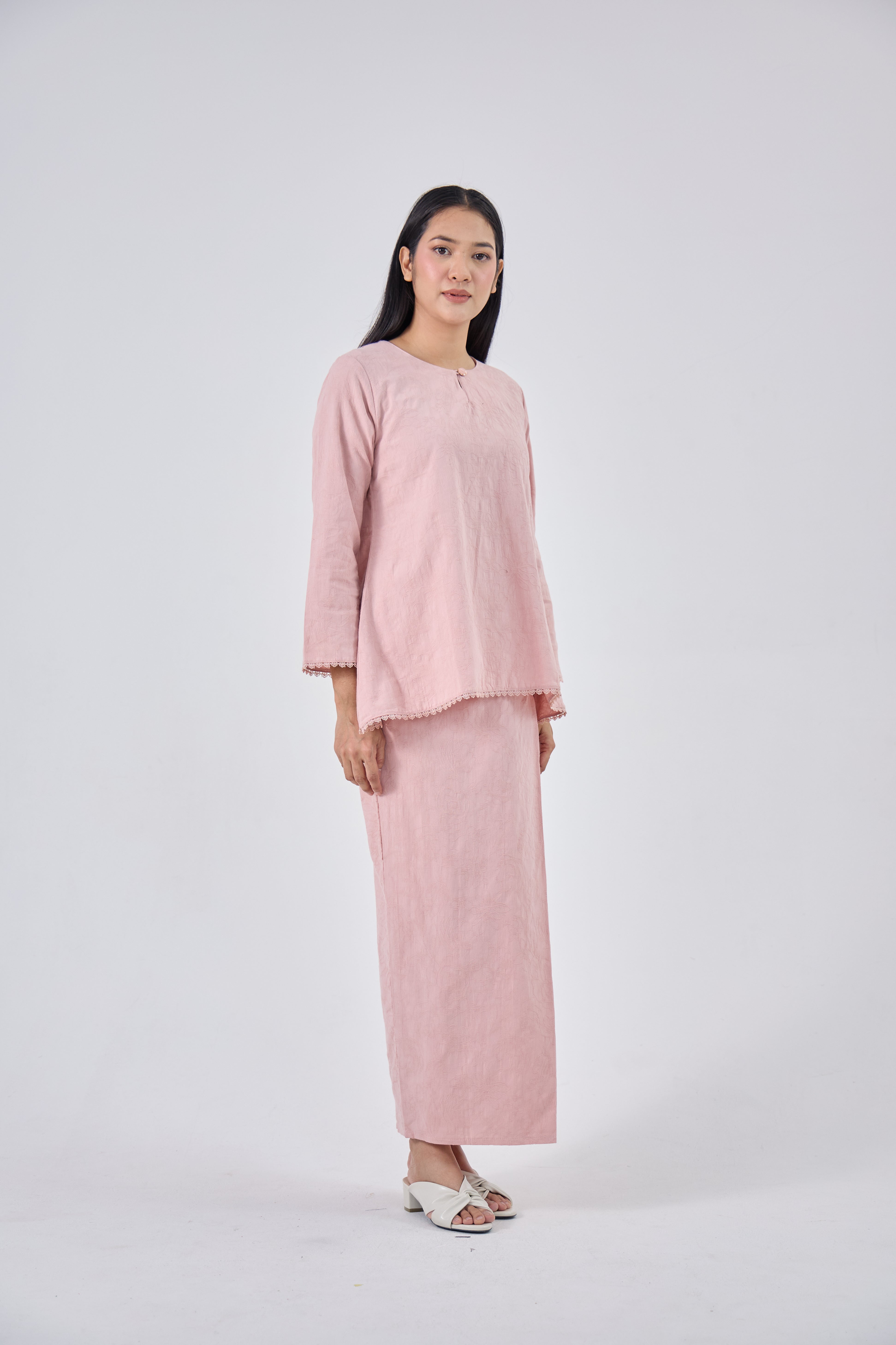 Laili in Pink