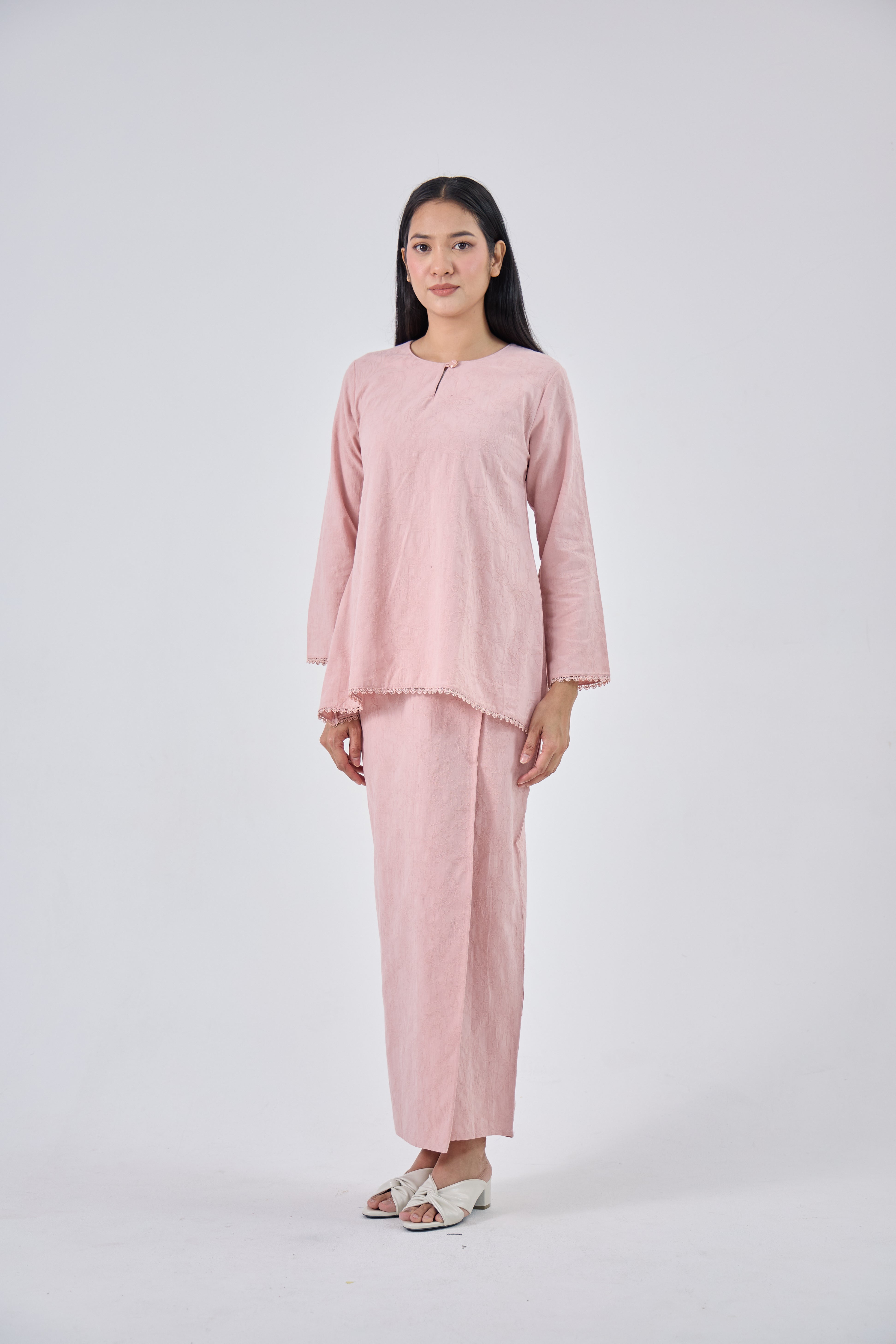 Laili in Pink