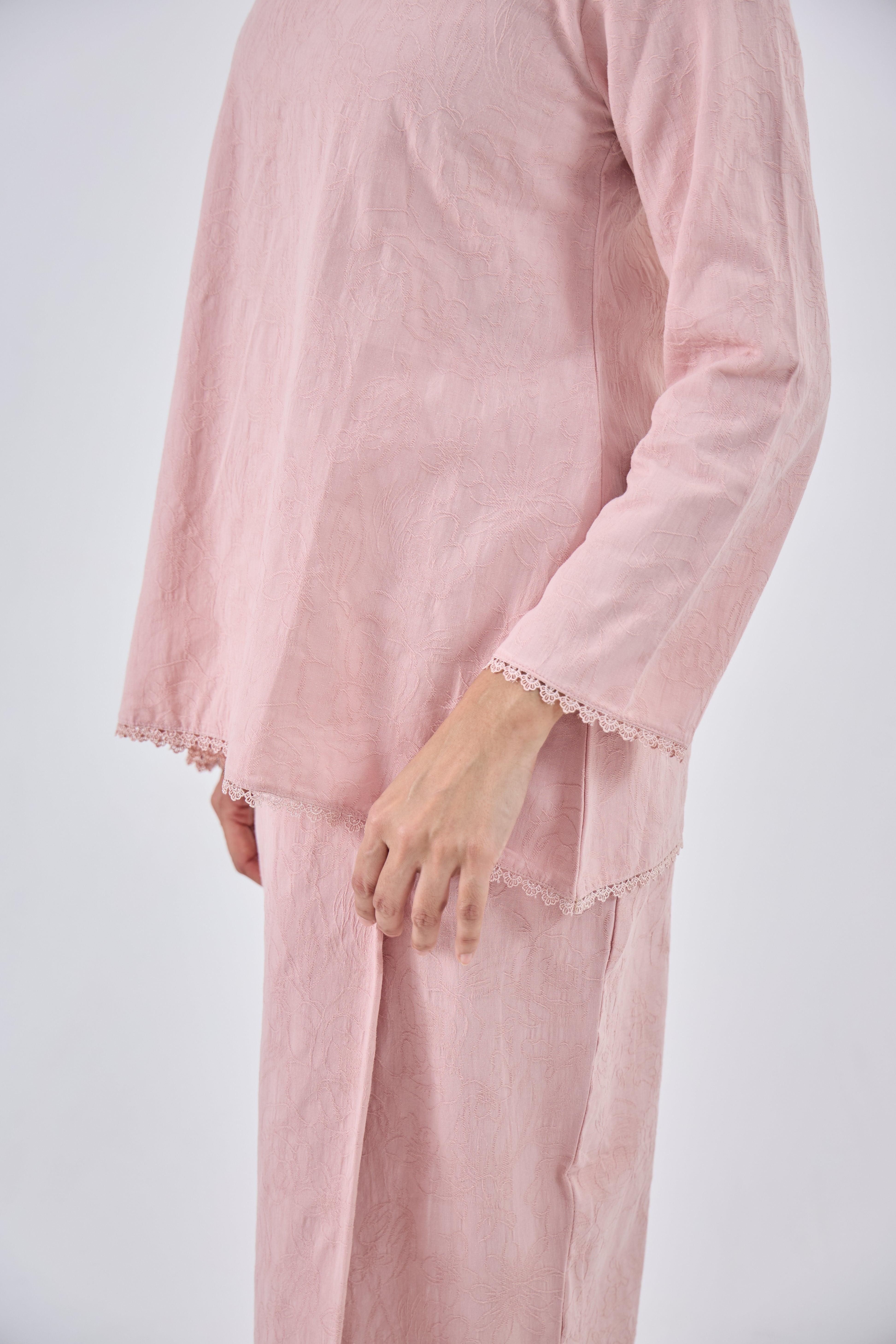 Laili in Pink
