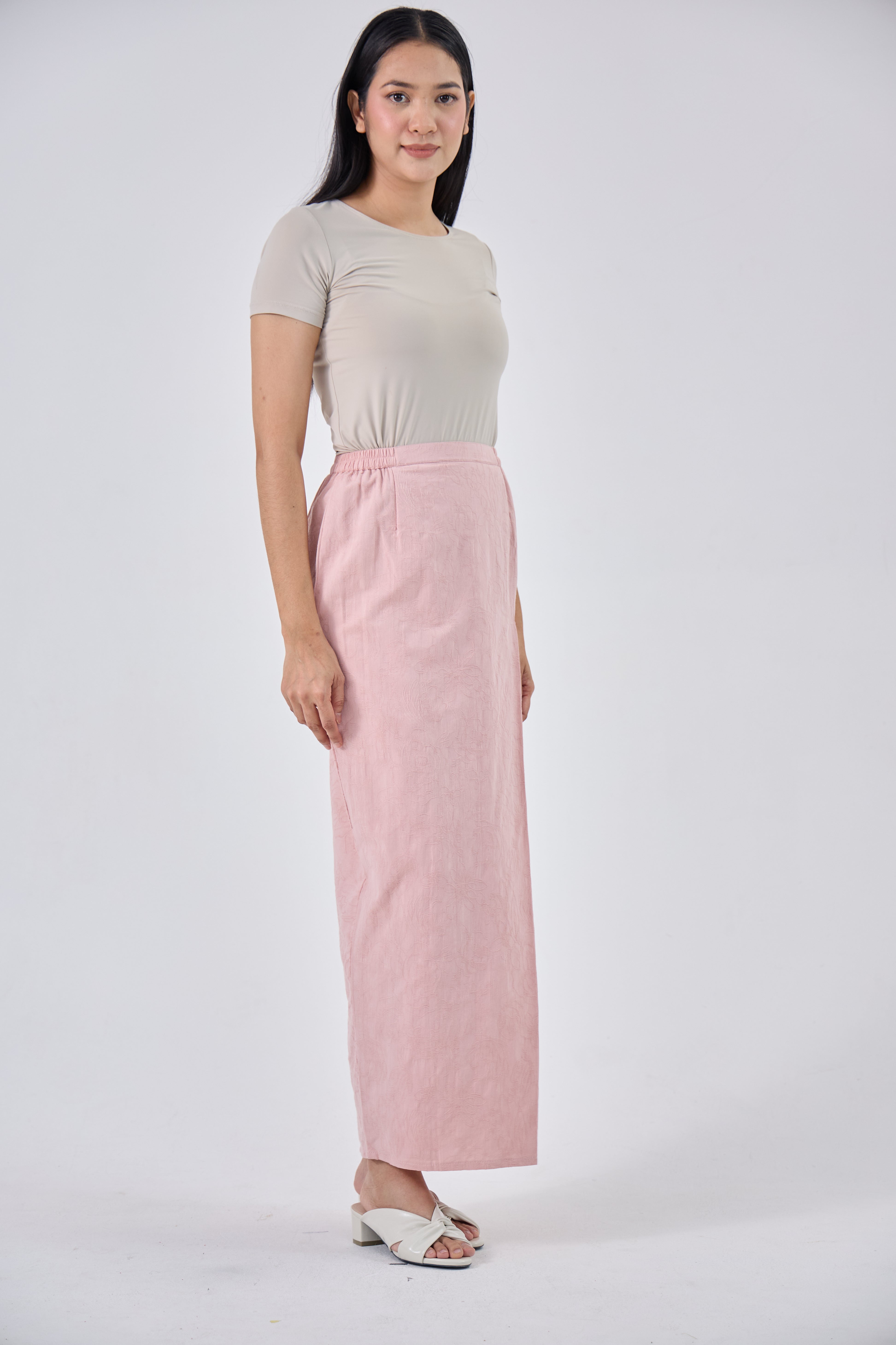 Laili in Pink