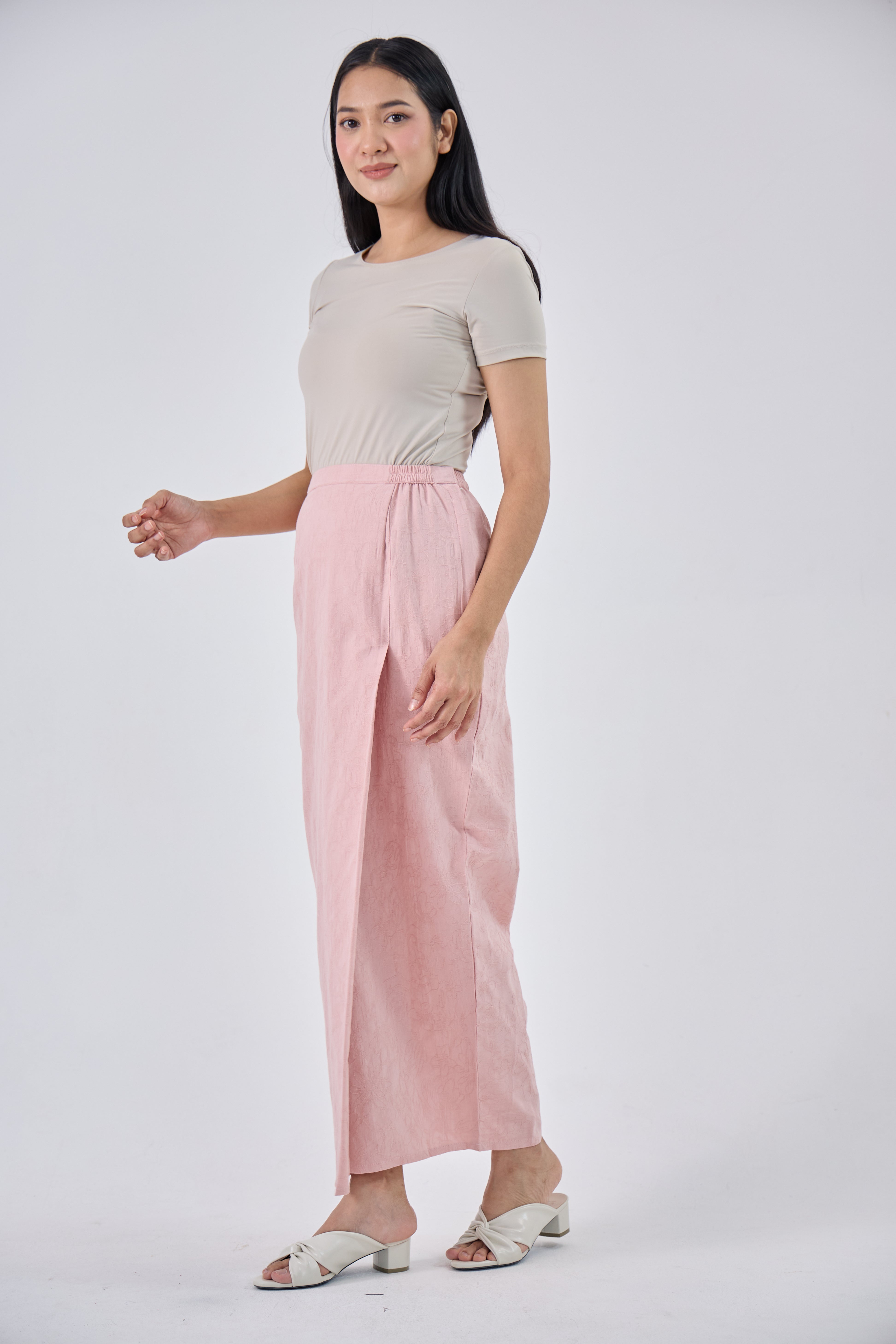 Laili in Pink