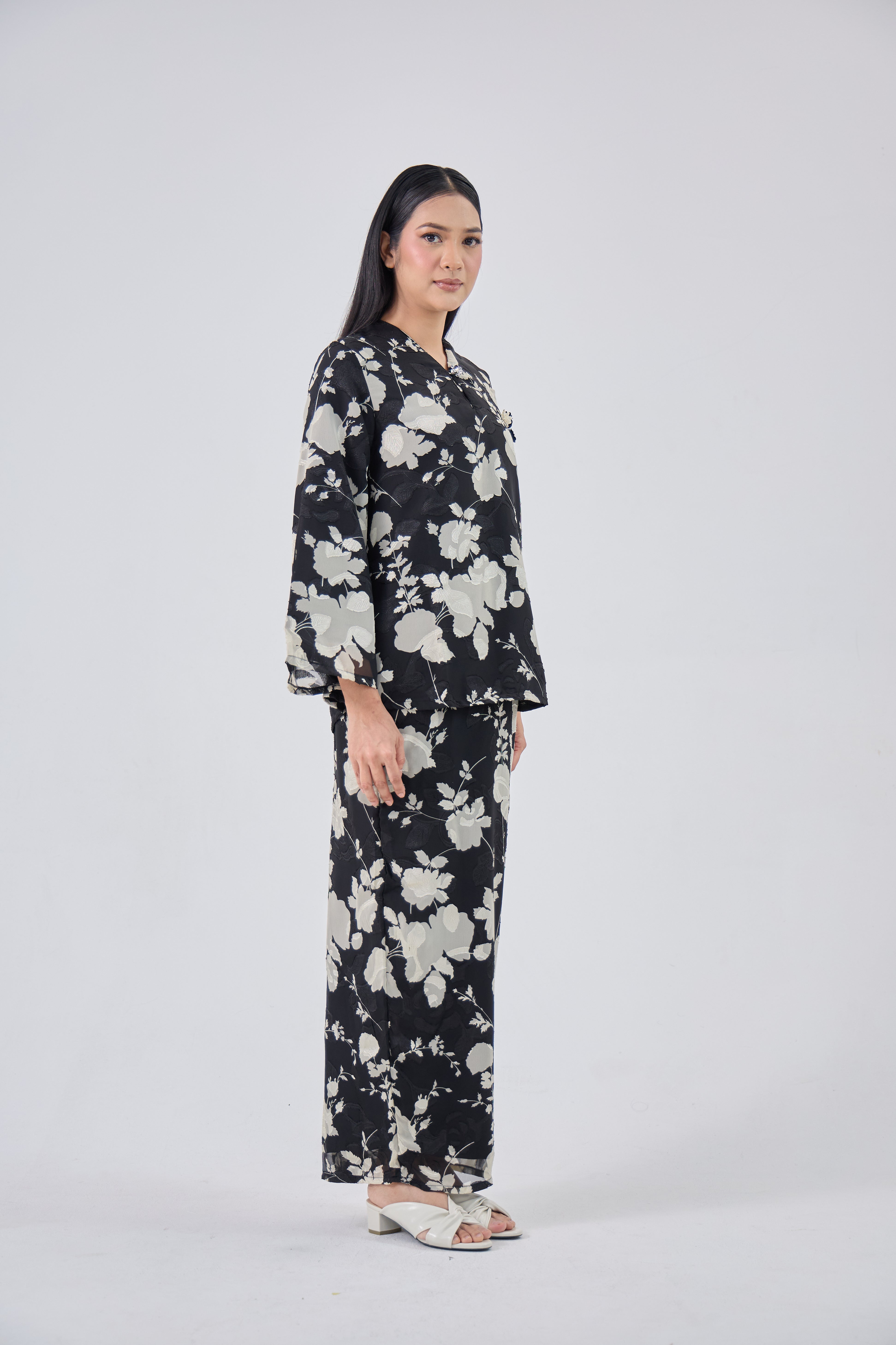 Miranti in Black
