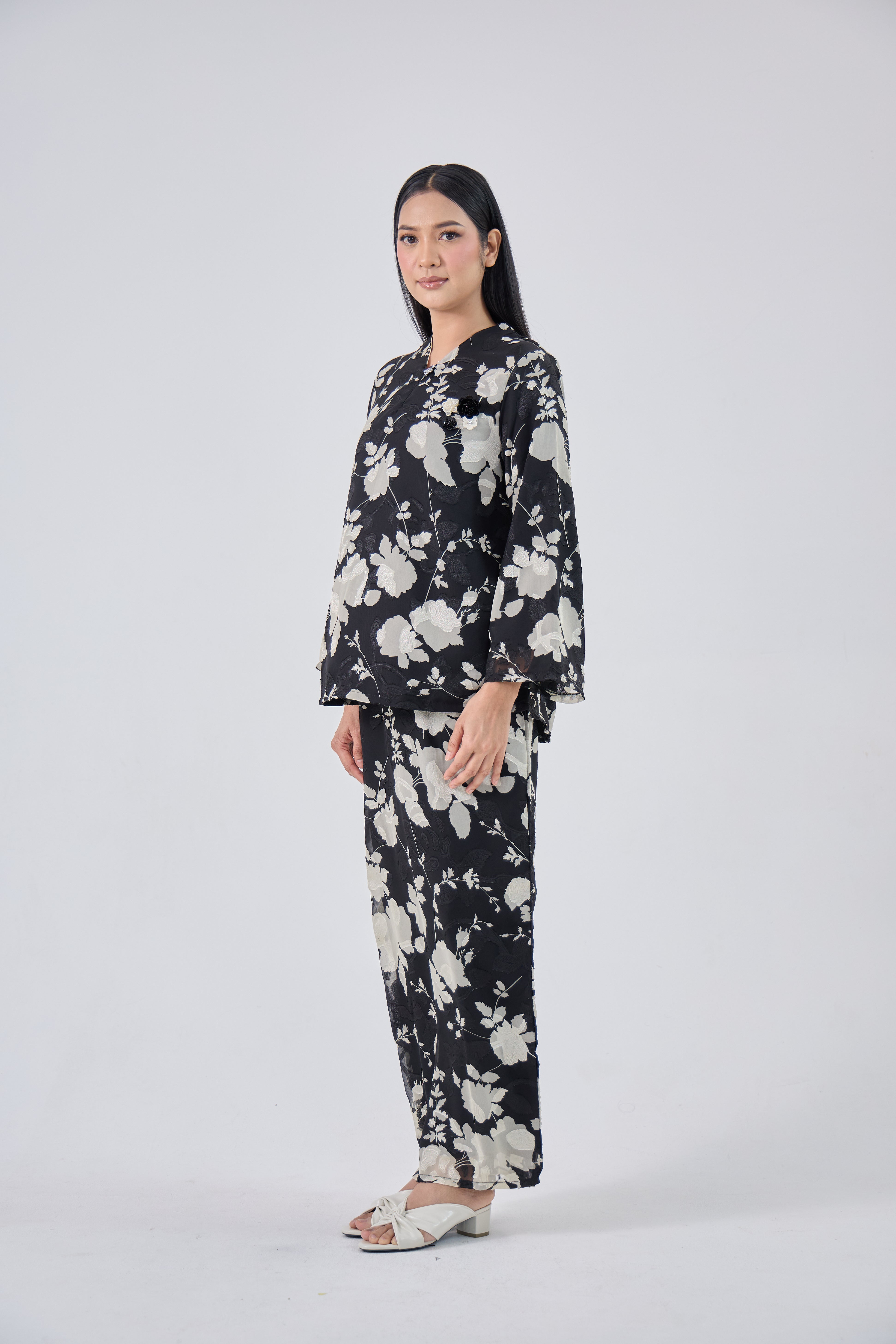 Miranti in Black
