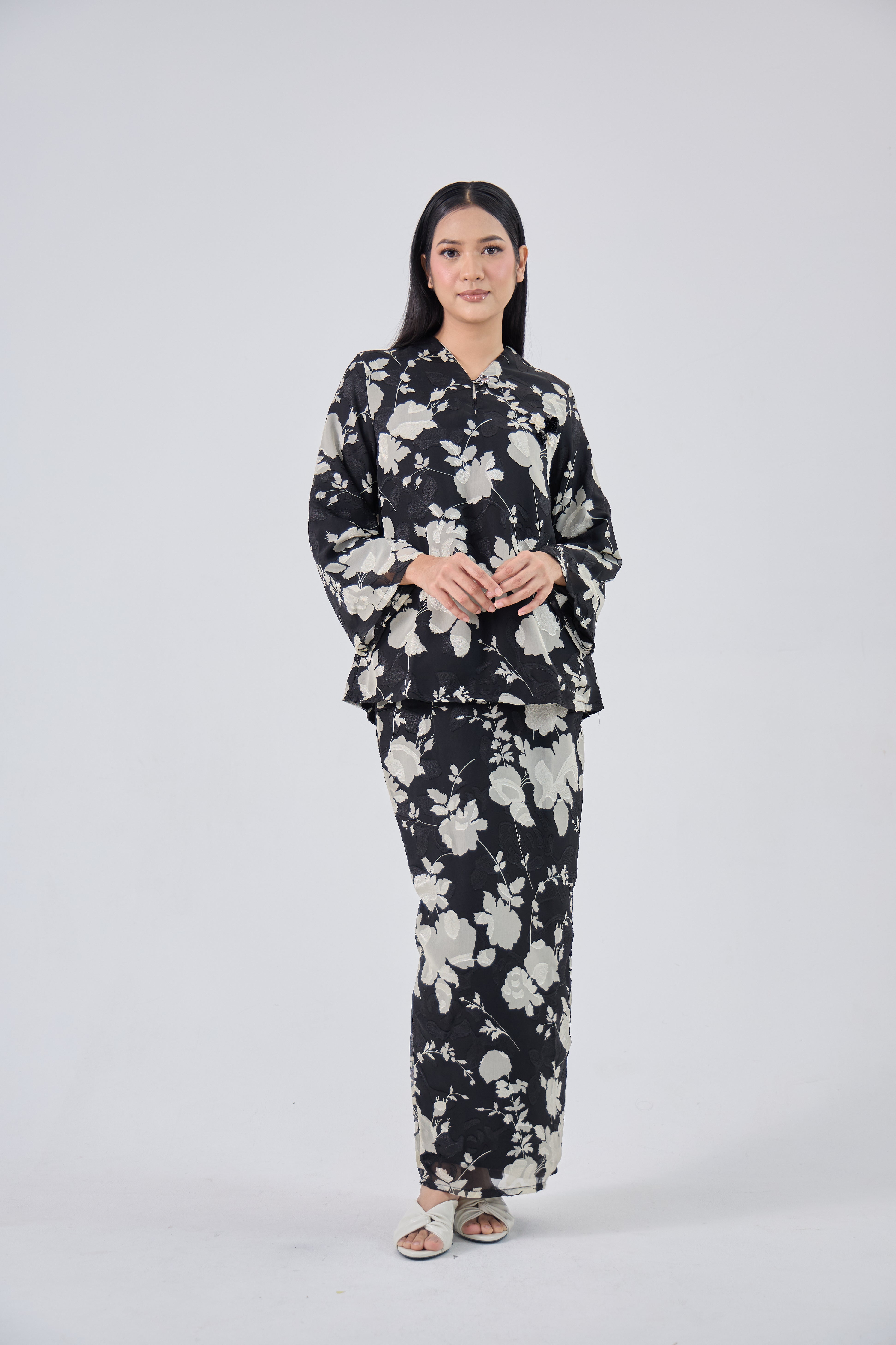 Miranti in Black