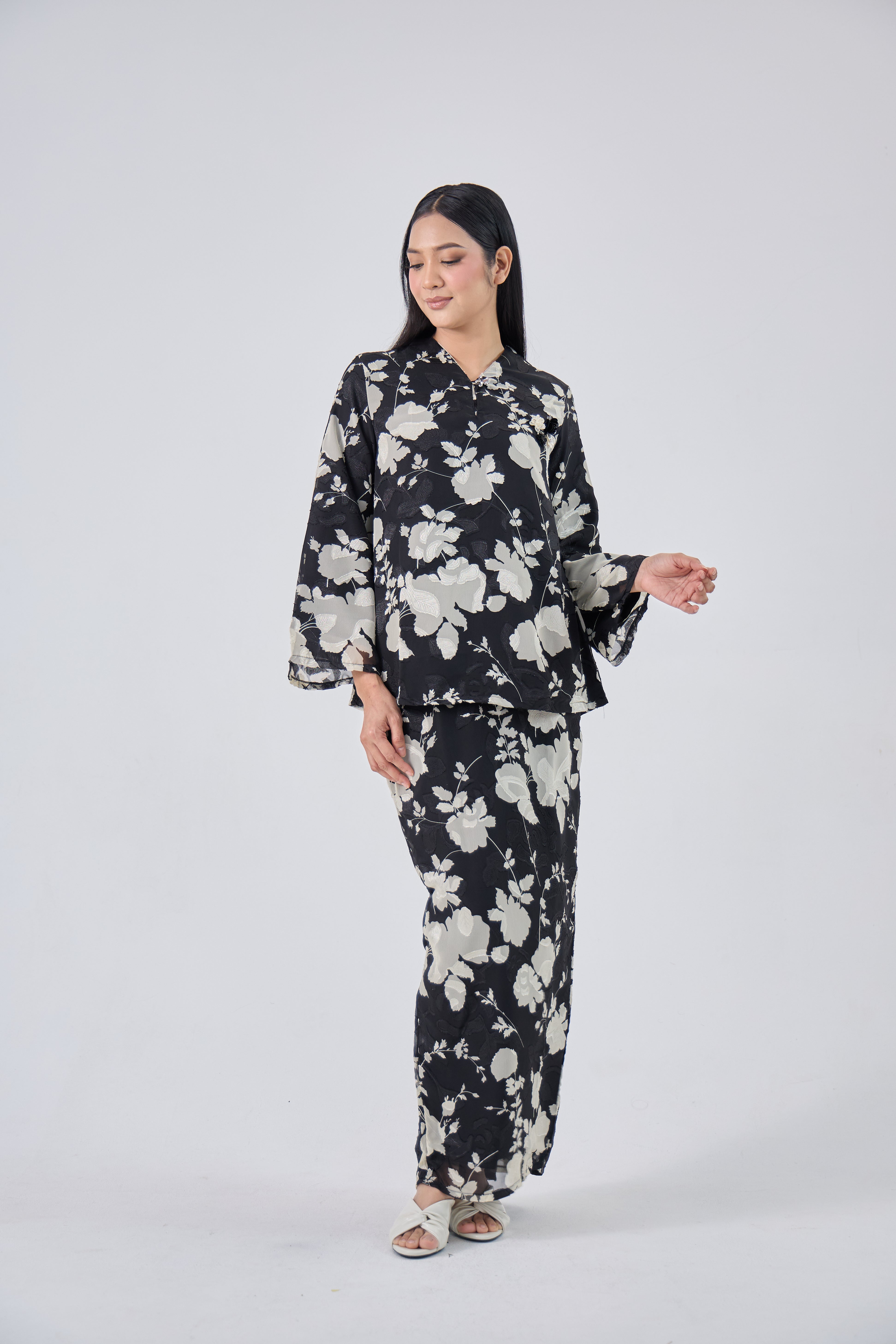 Miranti in Black