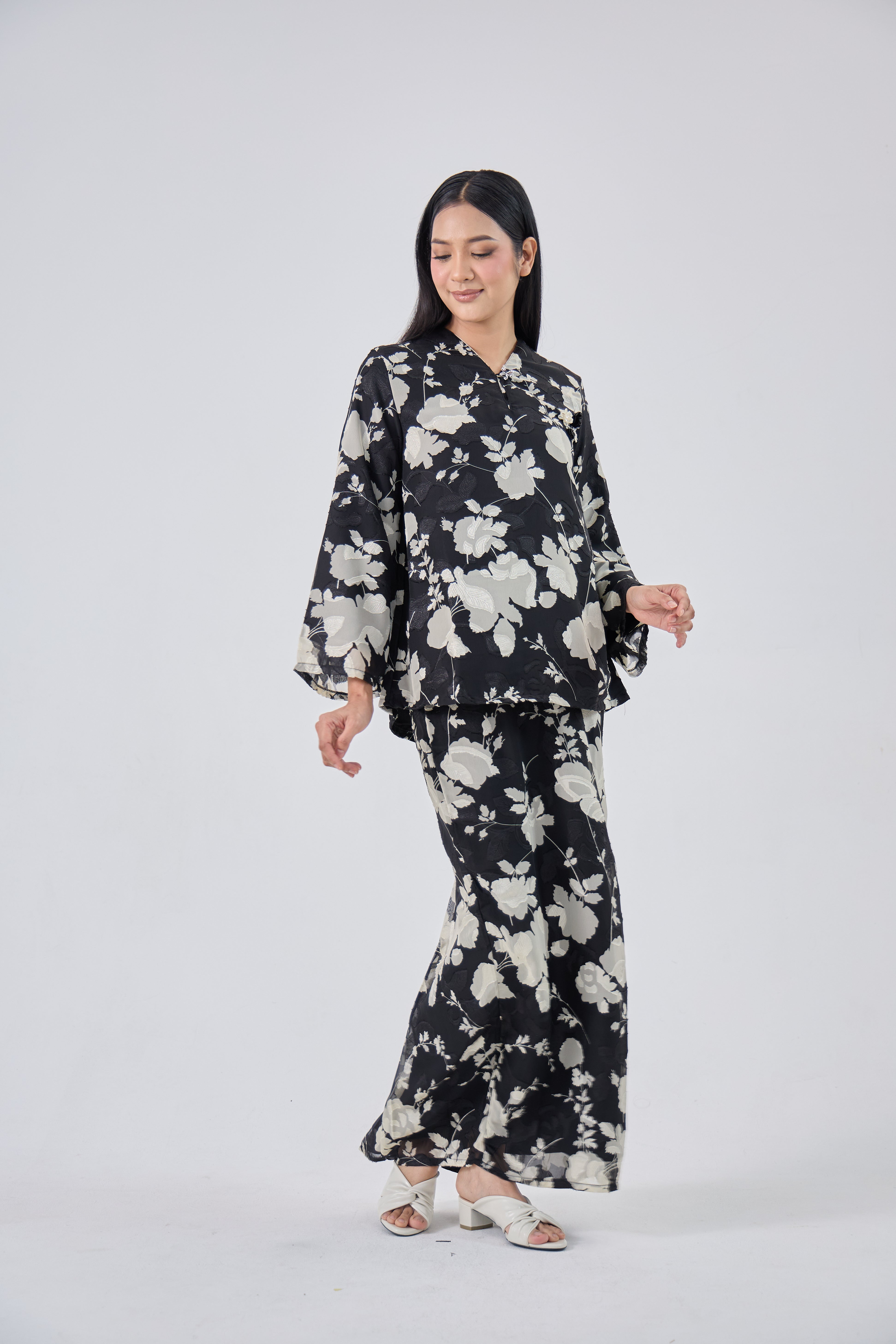 Miranti in Black