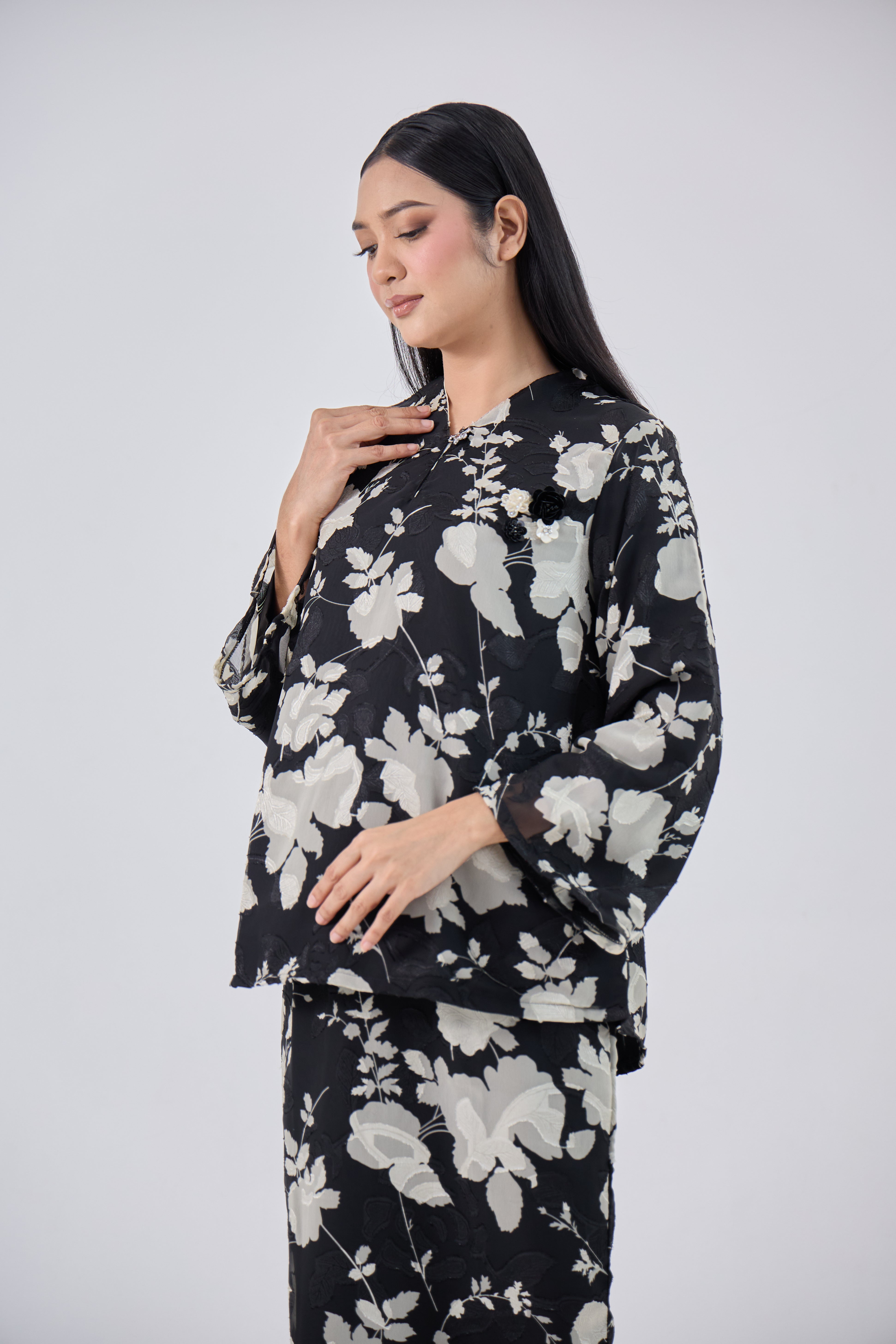 Miranti in Black