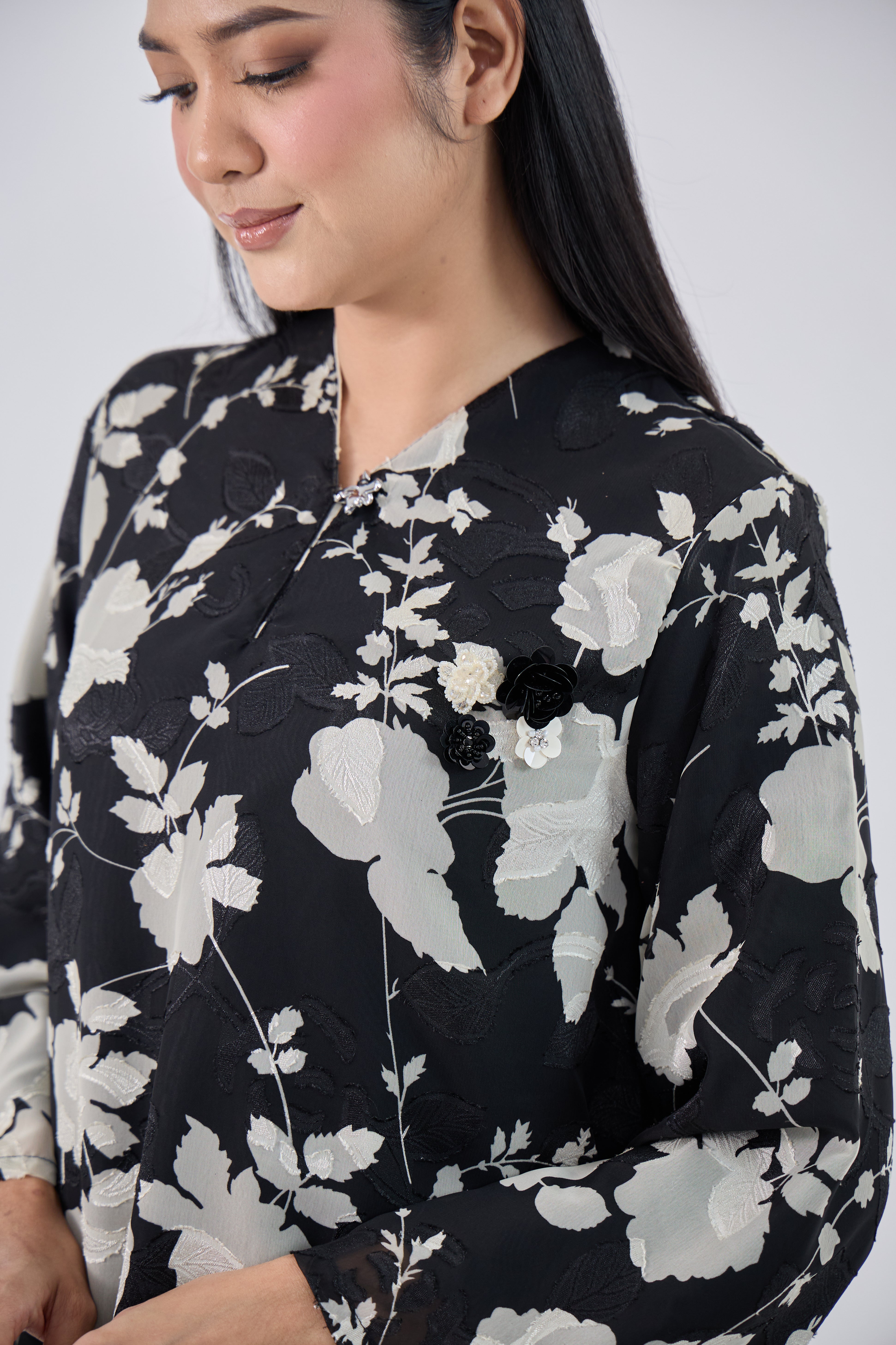 Miranti in Black