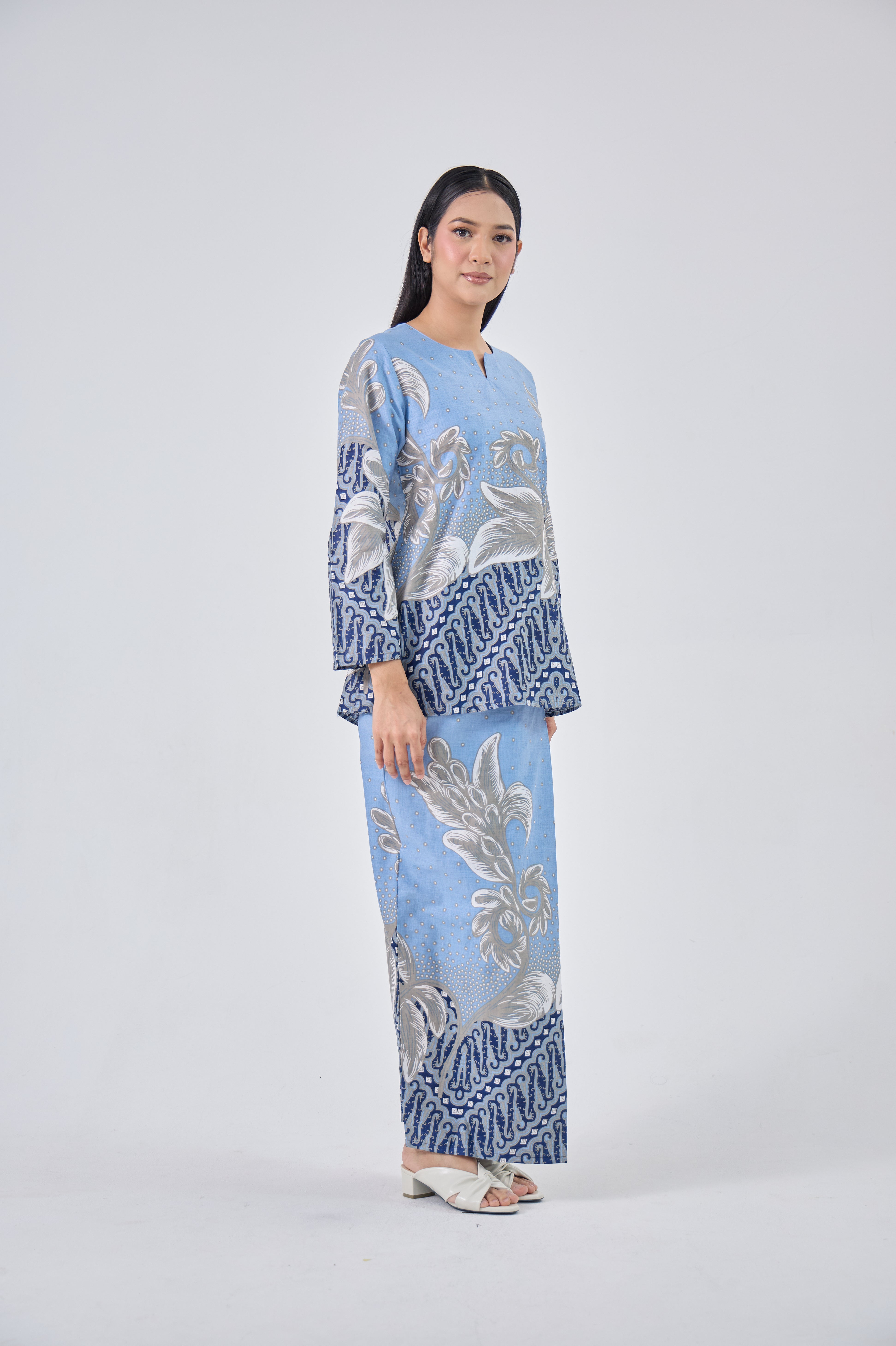 Masayu in Blue