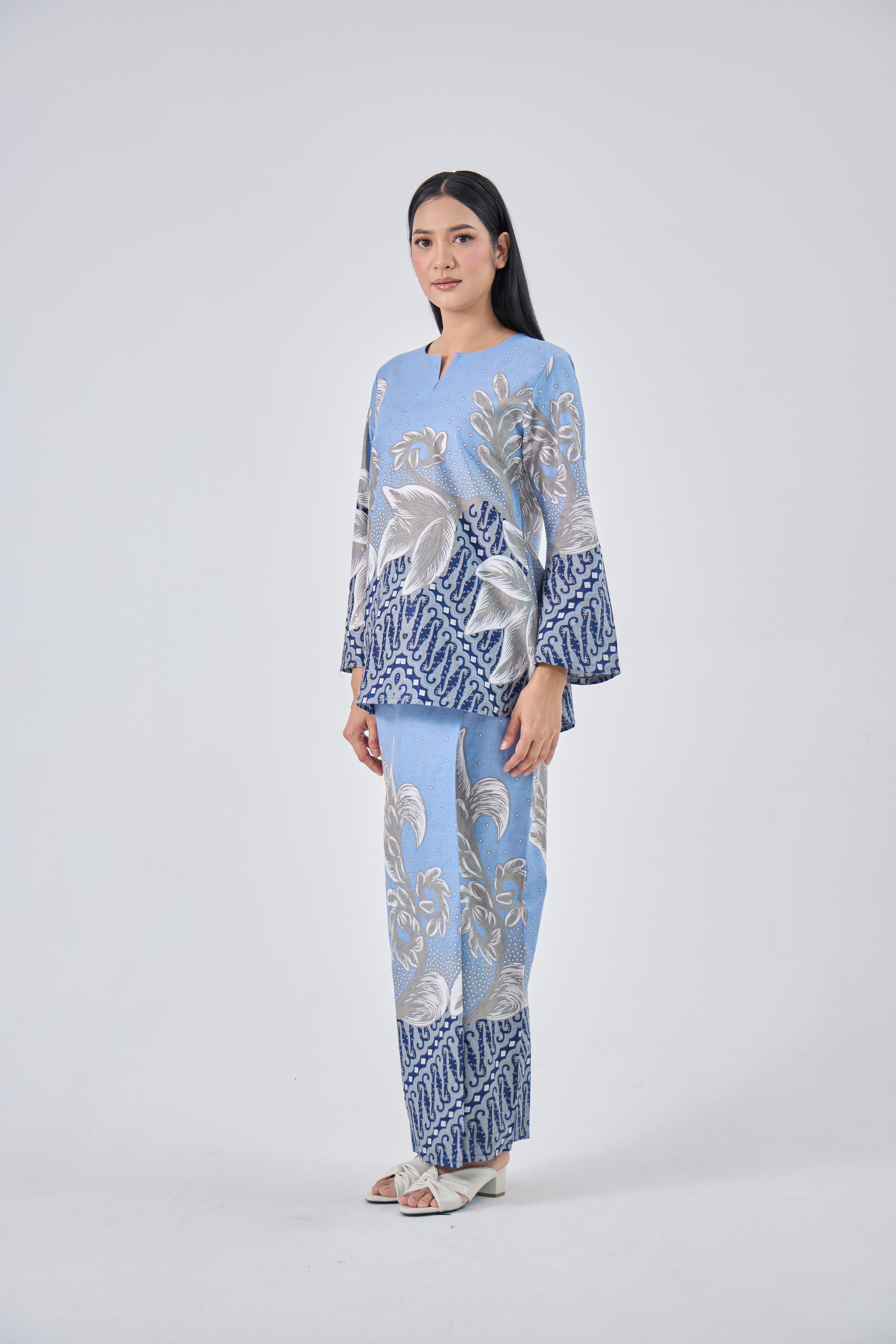 Masayu in Blue