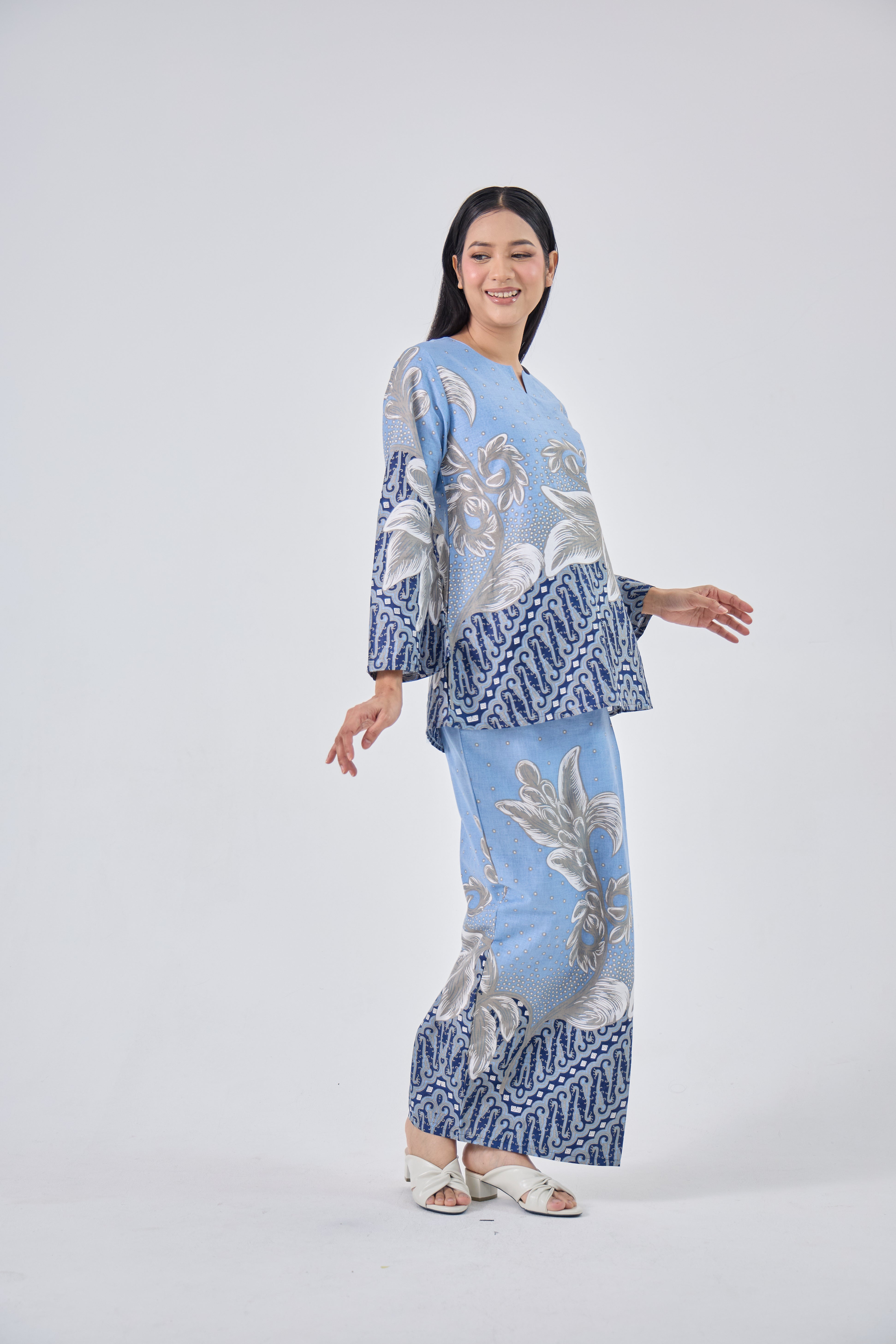 Masayu in Blue