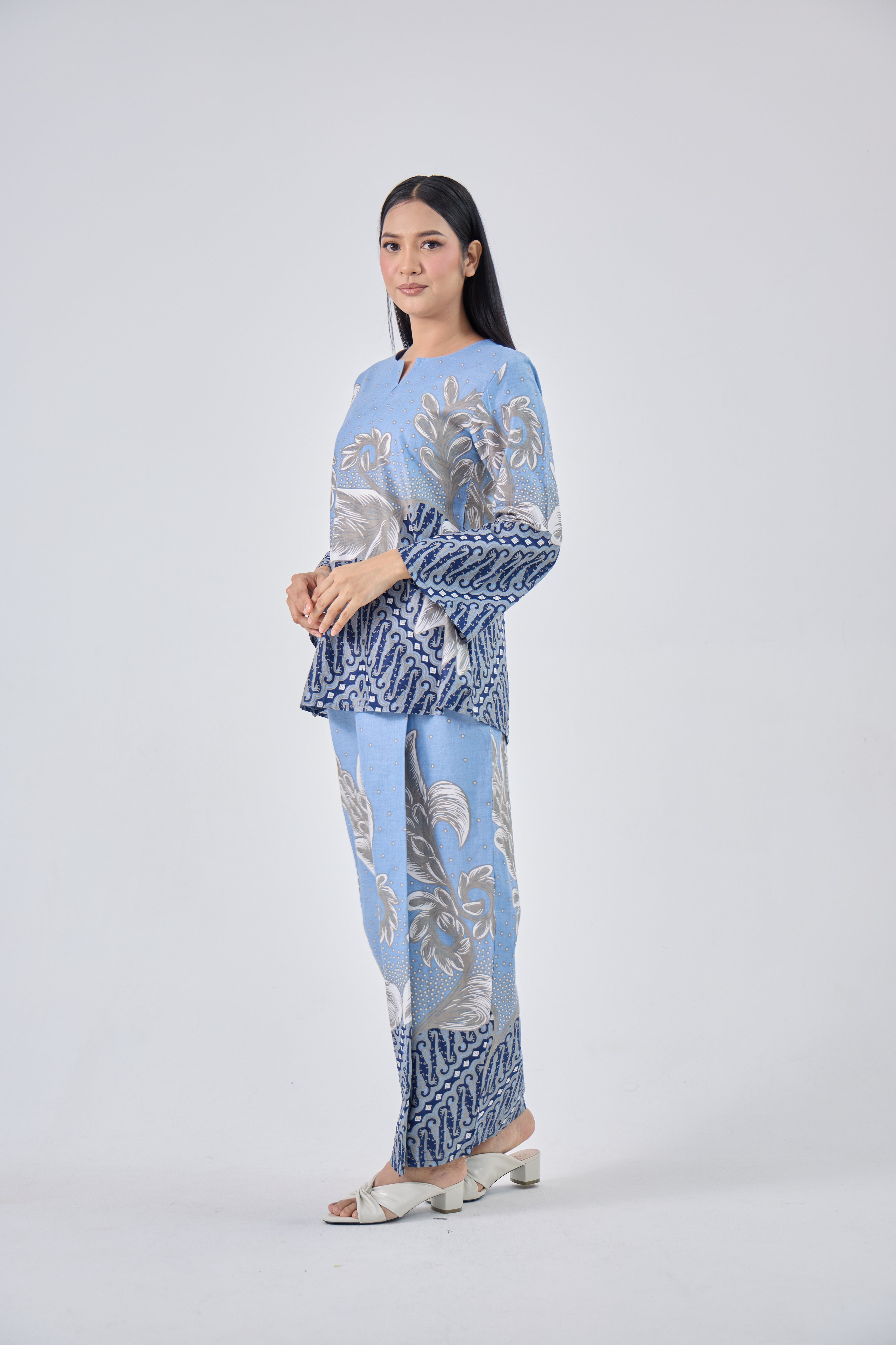 Masayu in Blue