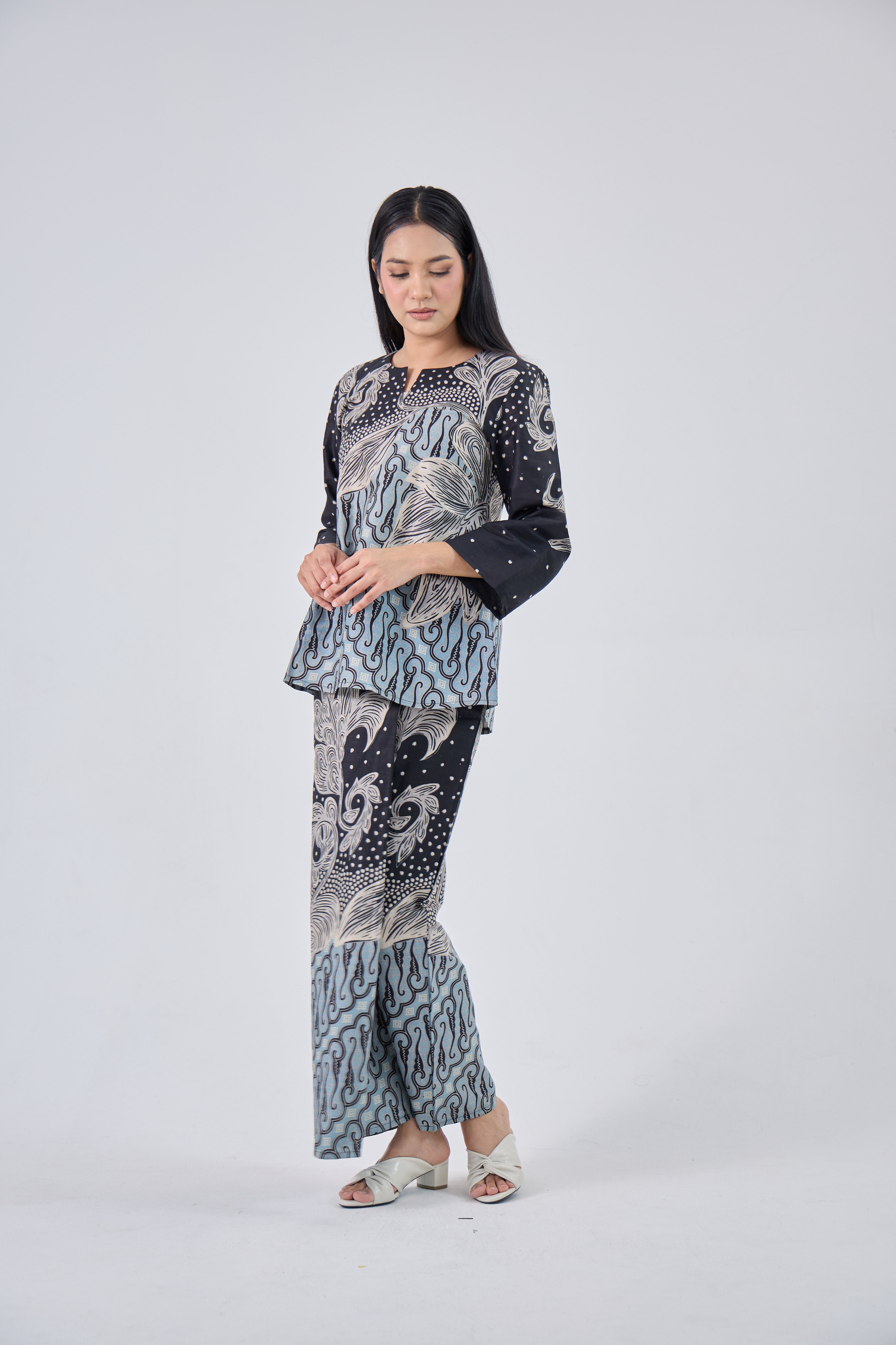 Masayu in Black