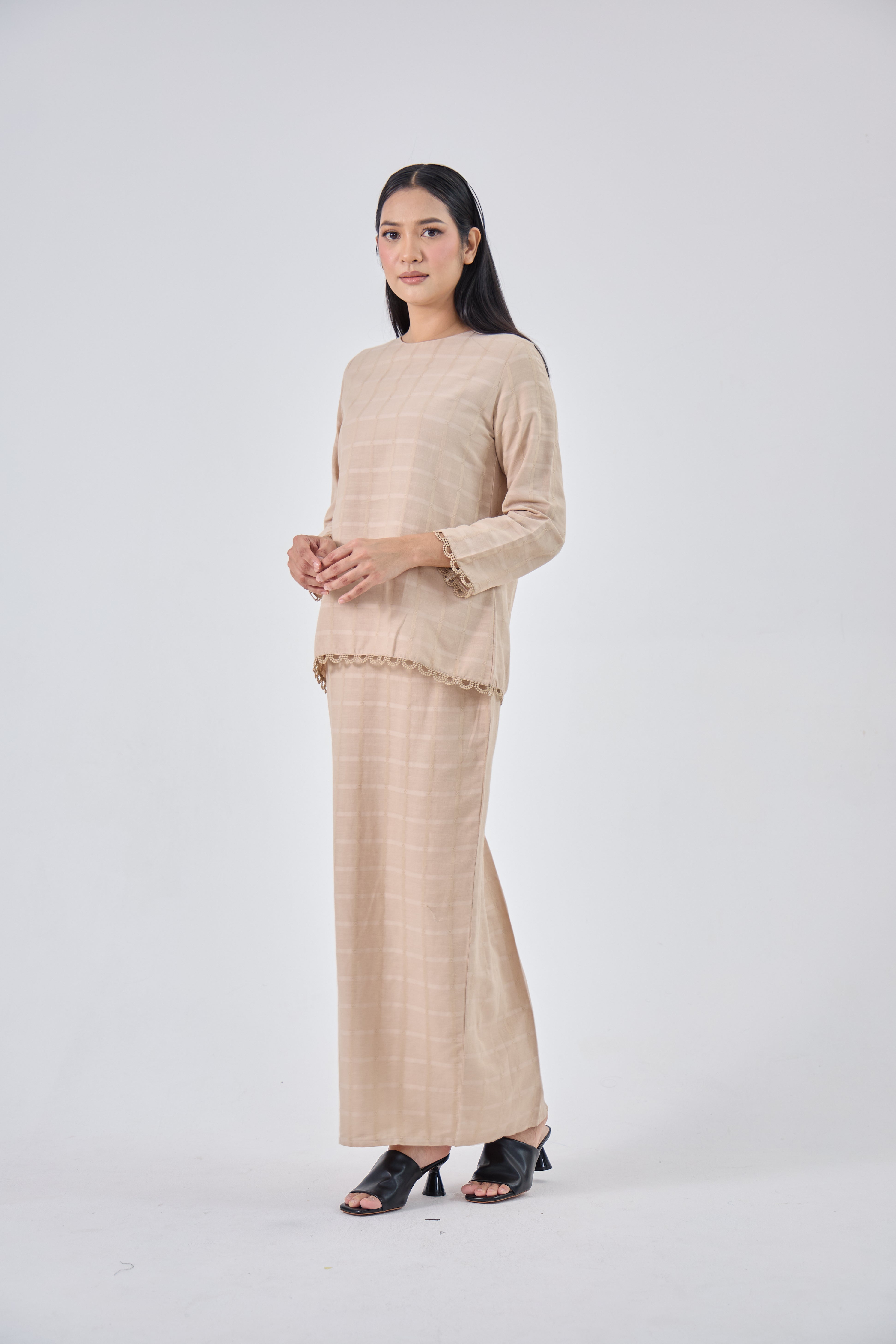 Mutiara in Brown